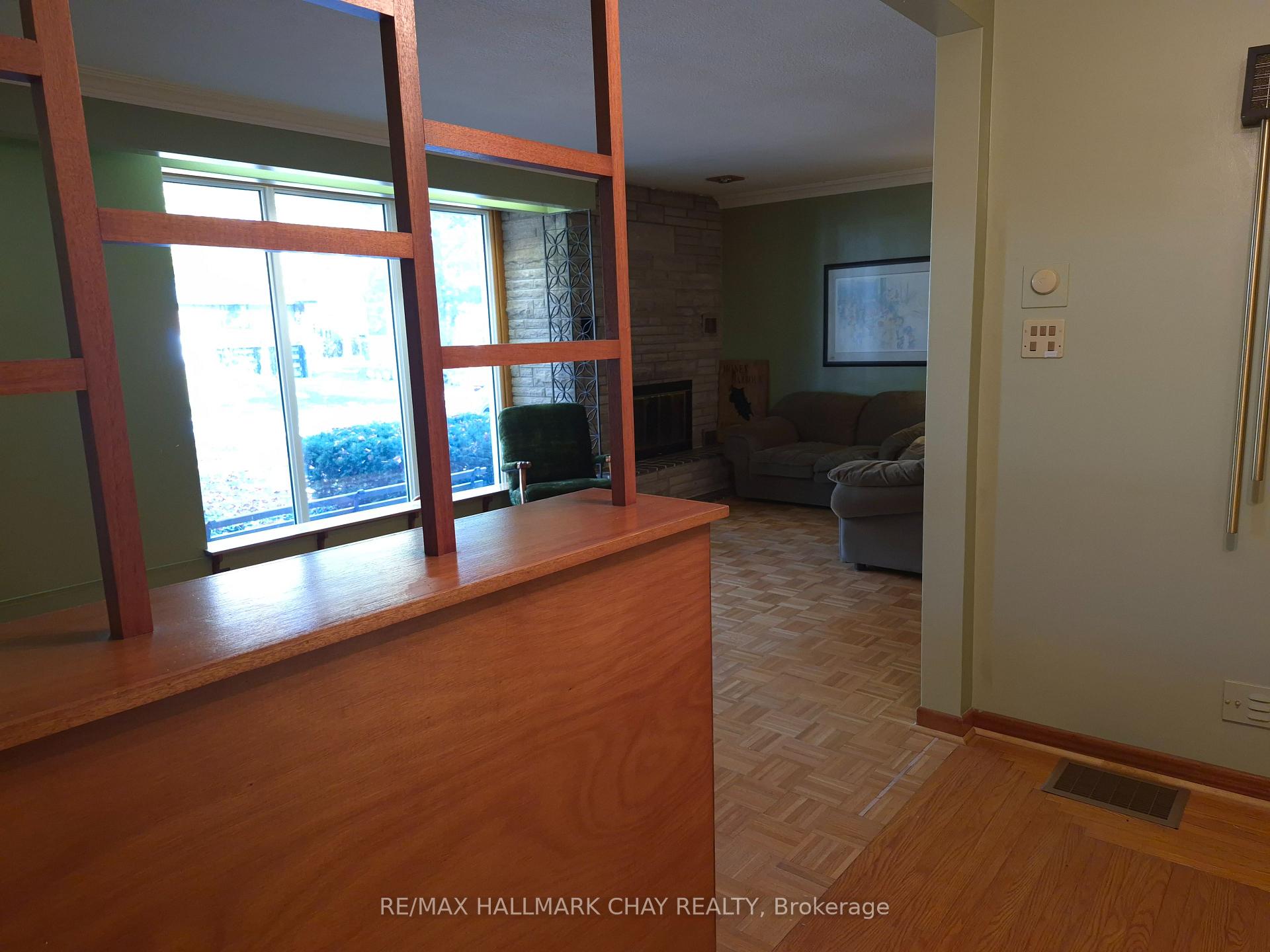 Photo 3 of 1005 Ingram Crescent, Midland — HOMEH