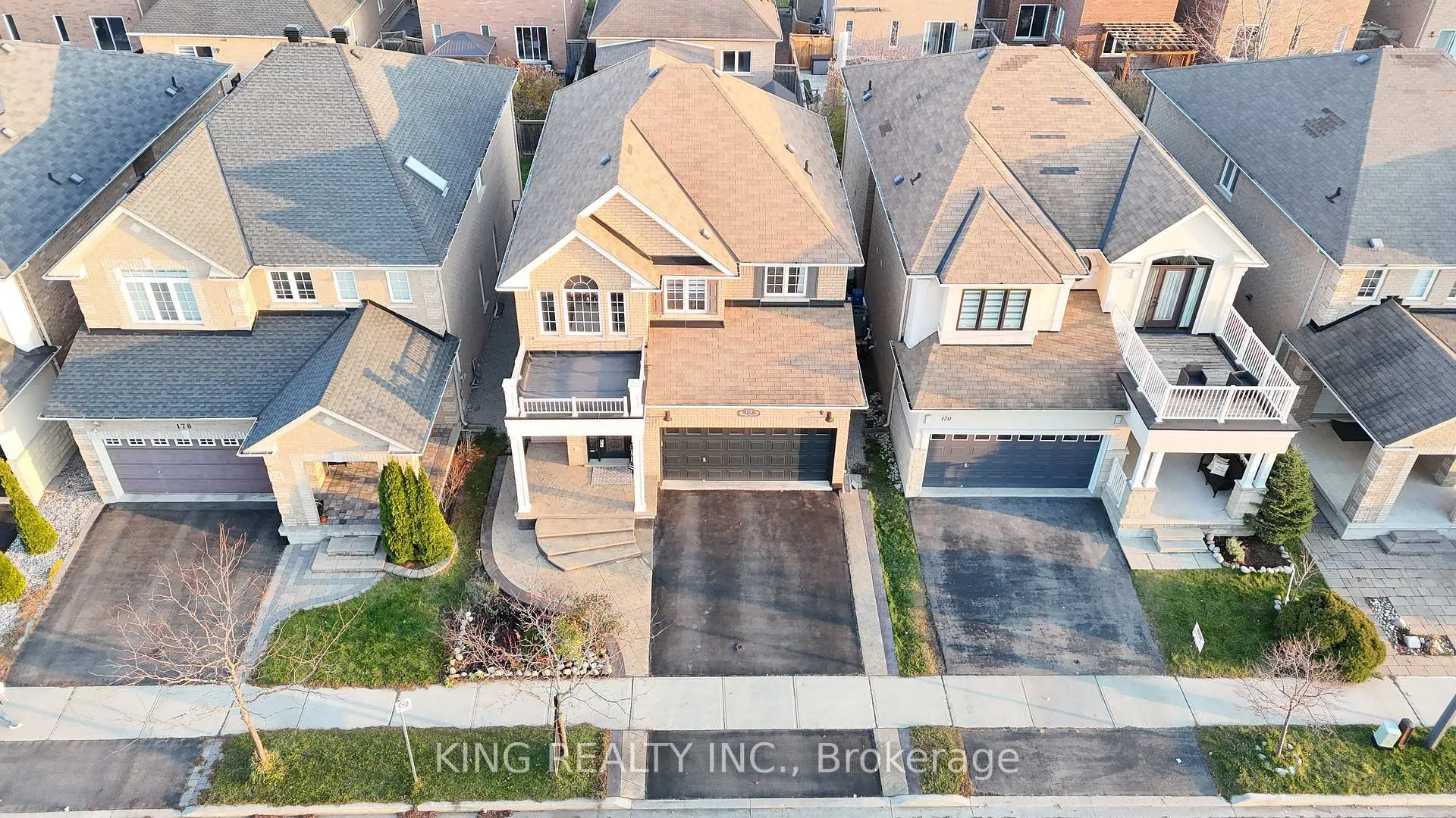 Photo 2 of 174 Minto Crescent, Milton, Willmott — HOMEH