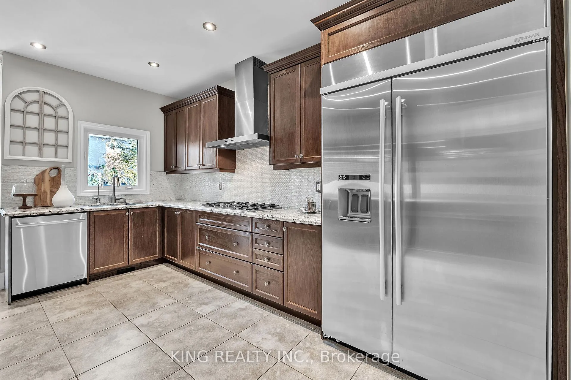 Photo 14 of 174 Minto Crescent, Milton, Willmott — HOMEH