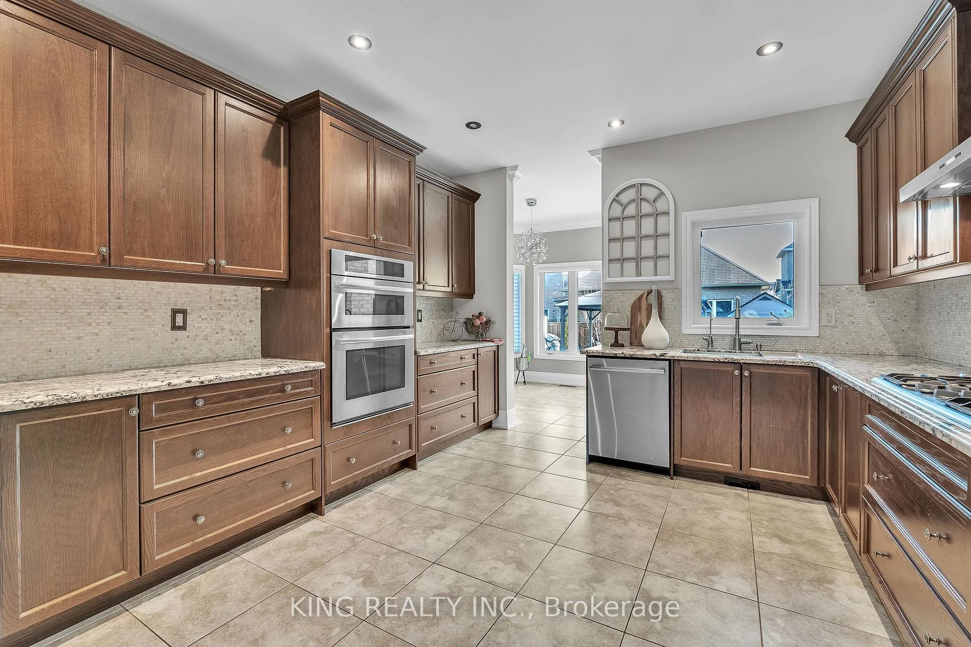 Photo 16 of 174 Minto Crescent, Milton, Willmott — HOMEH