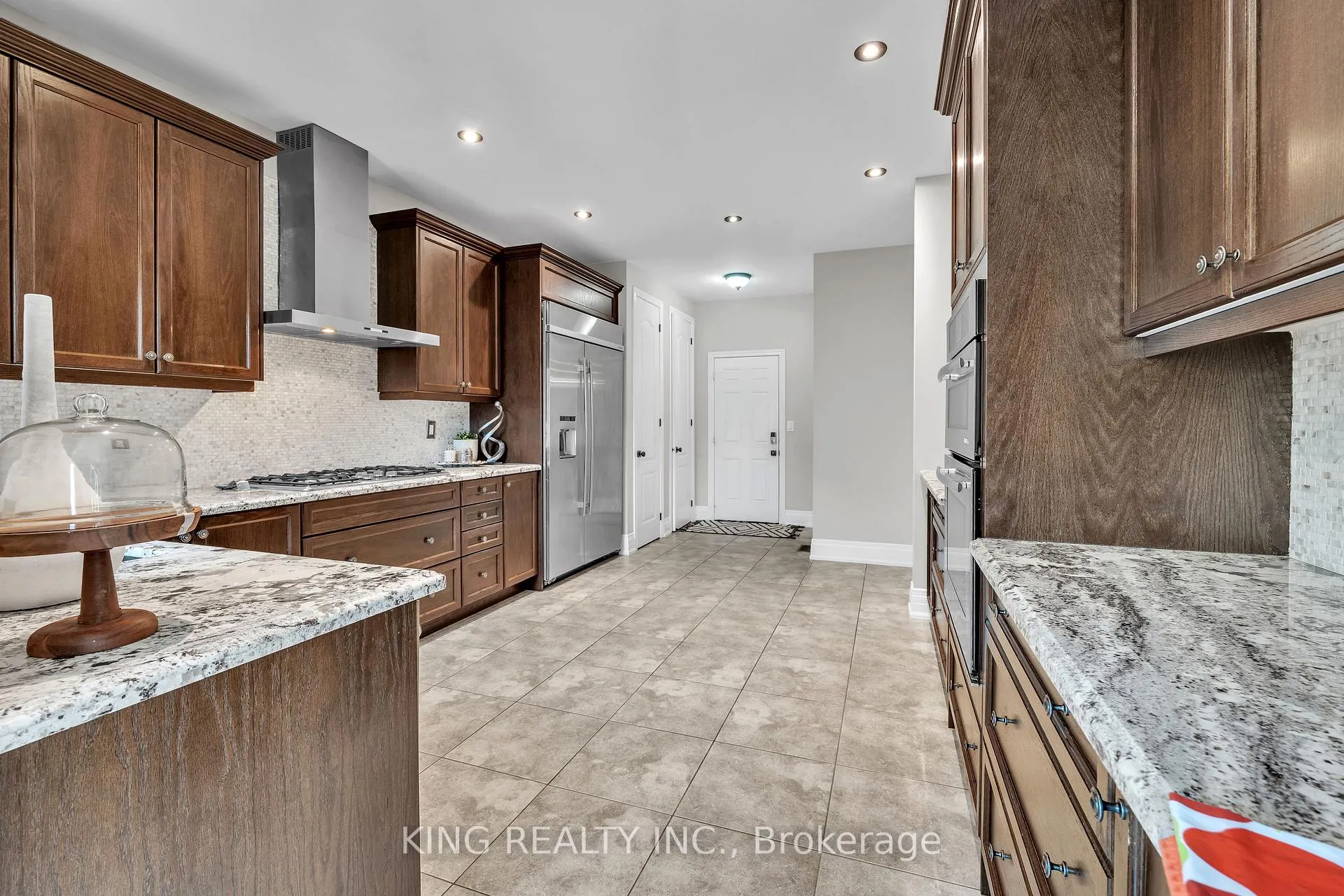 Photo 17 of 174 Minto Crescent, Milton, Willmott — HOMEH