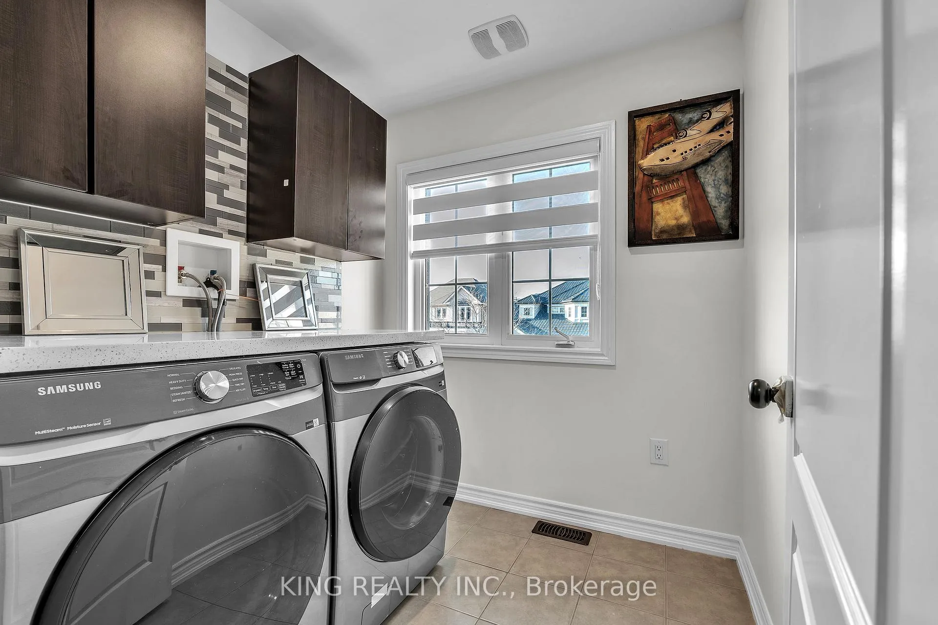 Photo 20 of 174 Minto Crescent, Milton, Willmott — HOMEH