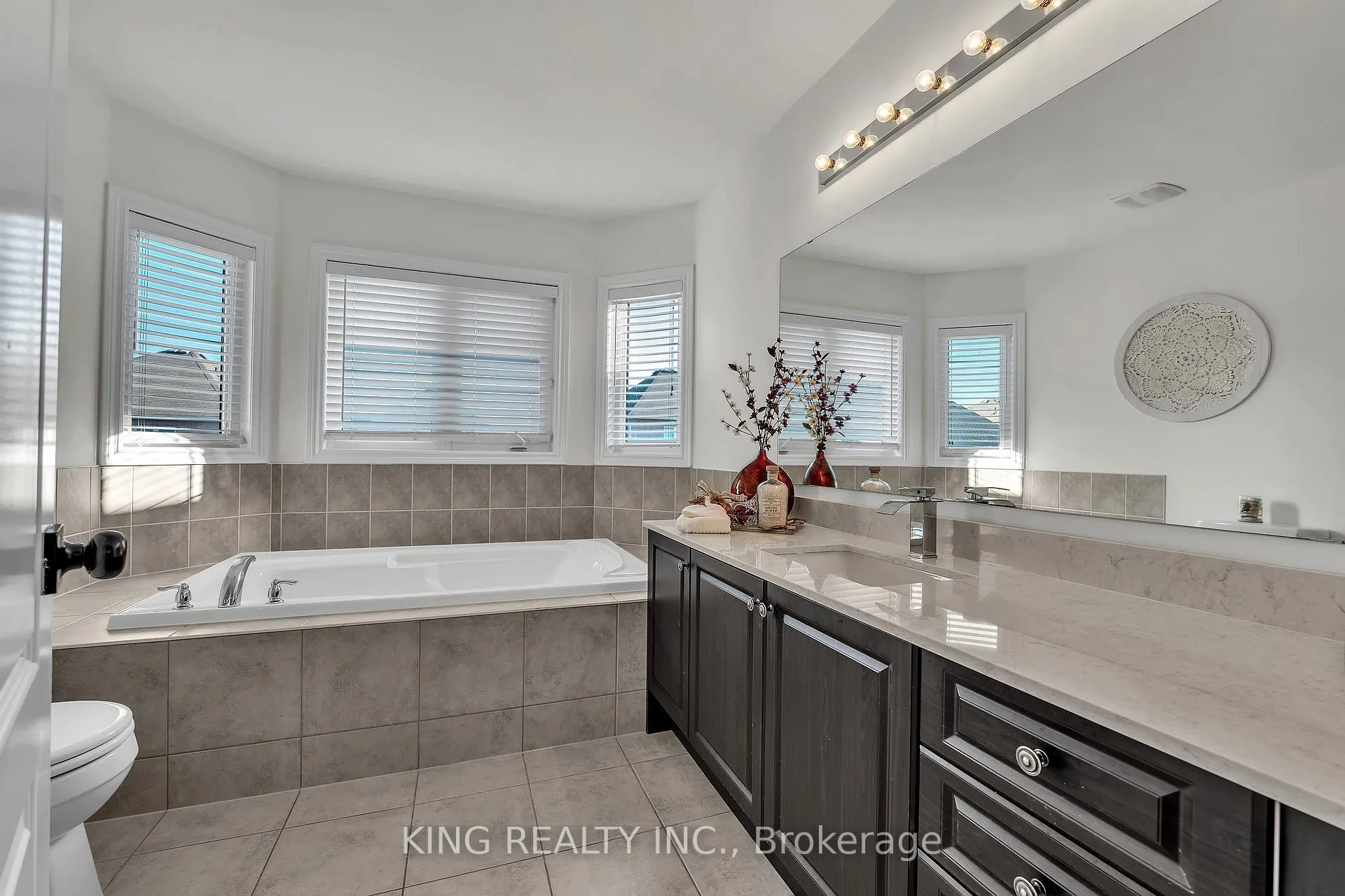 Photo 29 of 174 Minto Crescent, Milton, Willmott — HOMEH