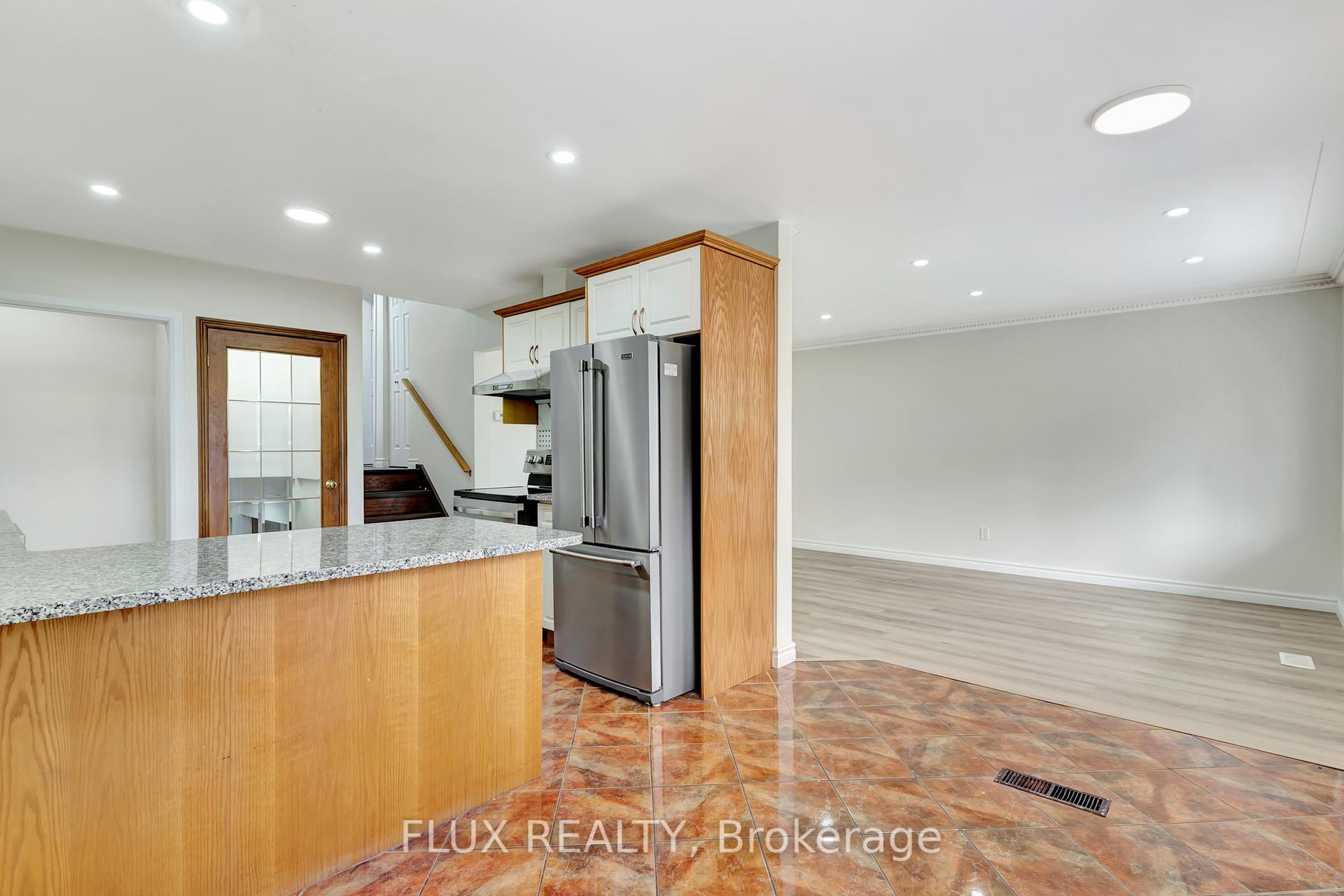 Photo 7 of 8 Mayfair Court, Kitchener — HOMEH