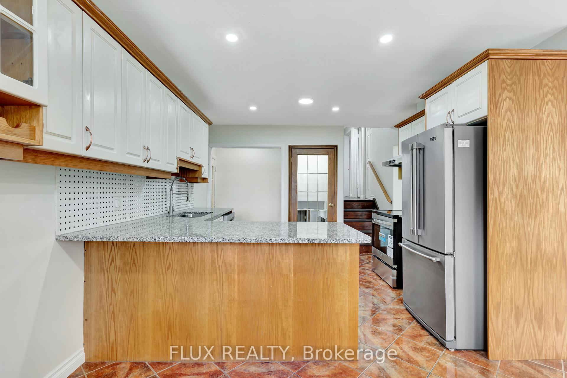 Photo 8 of 8 Mayfair Court, Kitchener — HOMEH