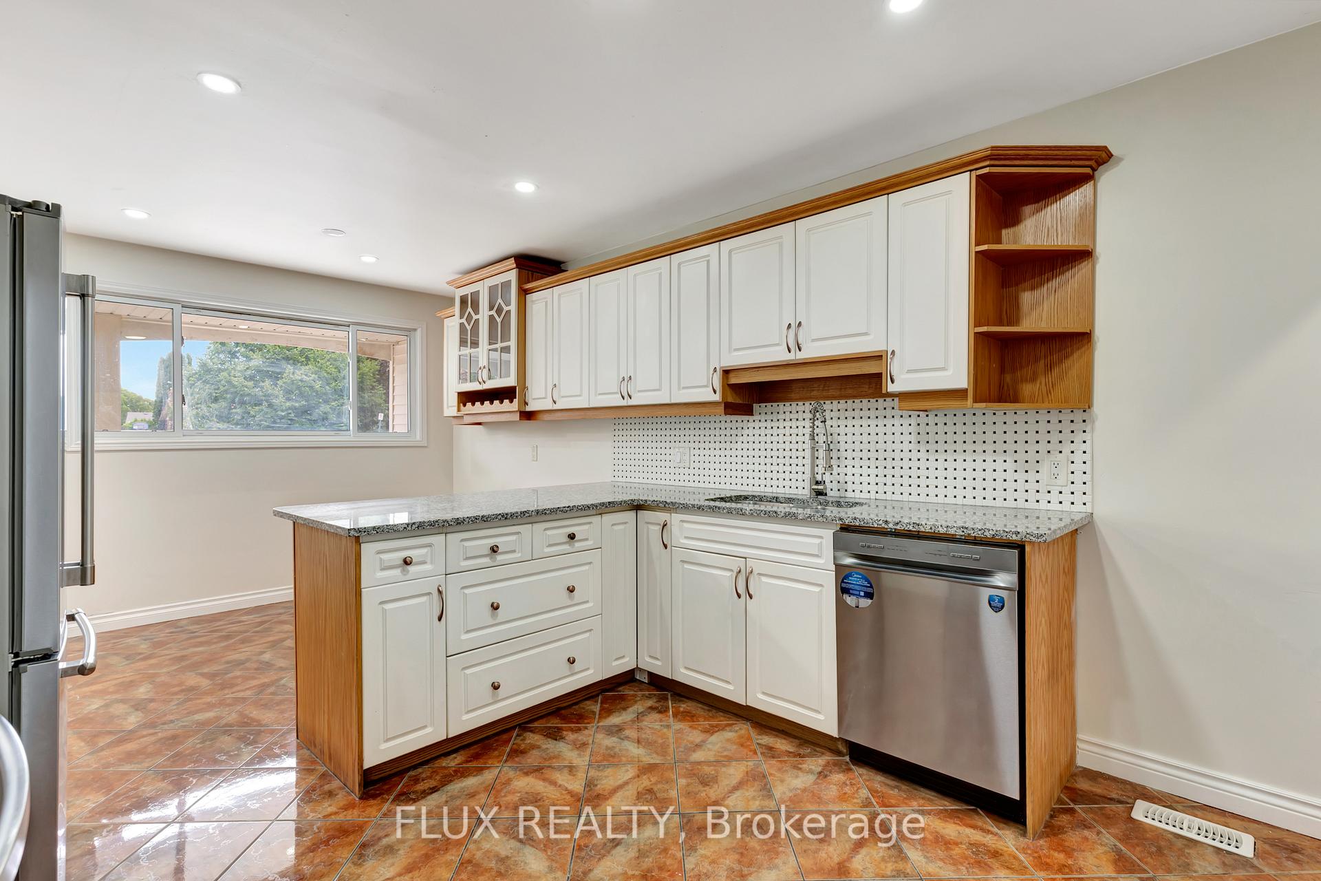 Photo 9 of 8 Mayfair Court, Kitchener — HOMEH
