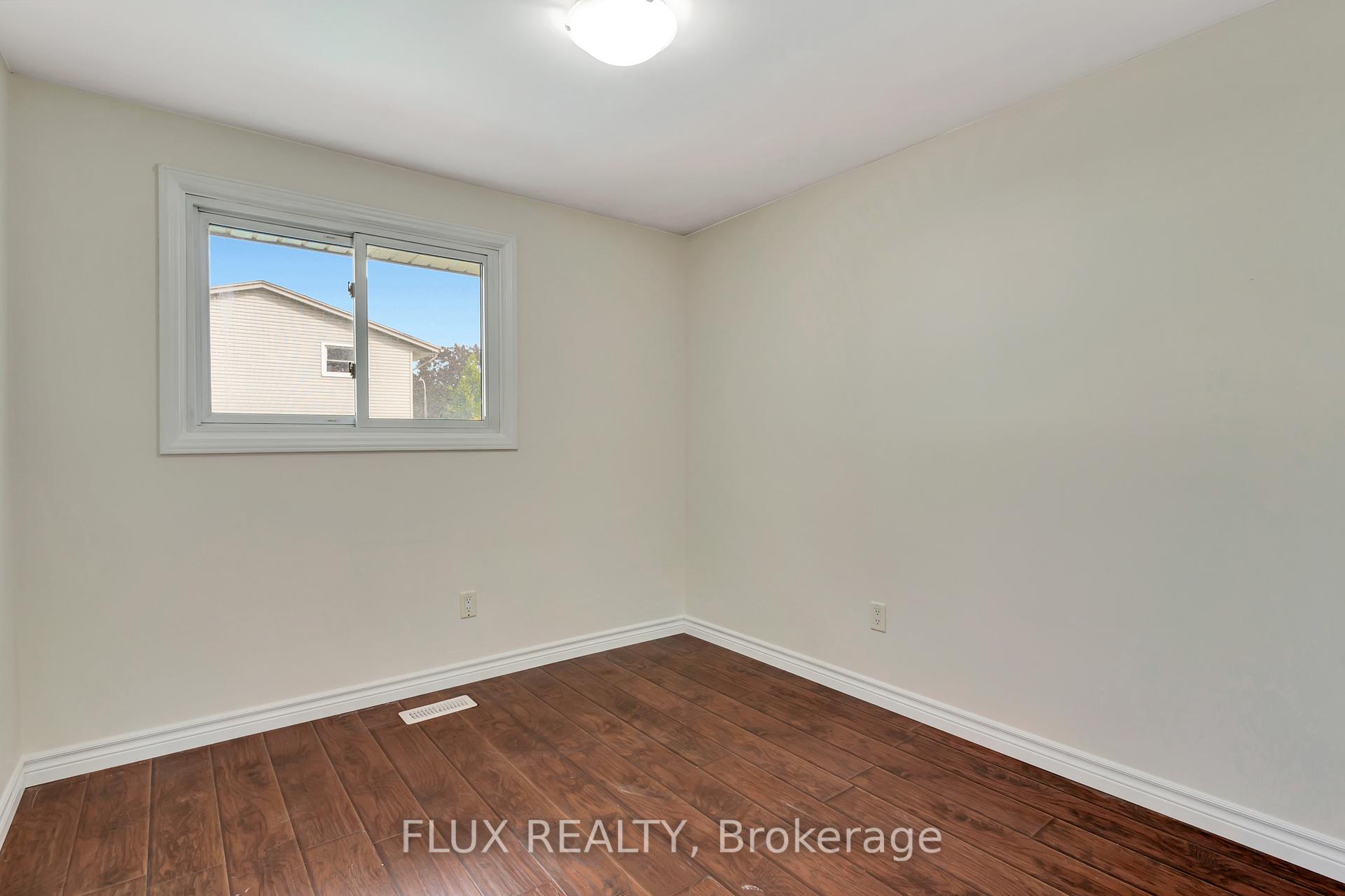 Photo 15 of 8 Mayfair Court, Kitchener — HOMEH