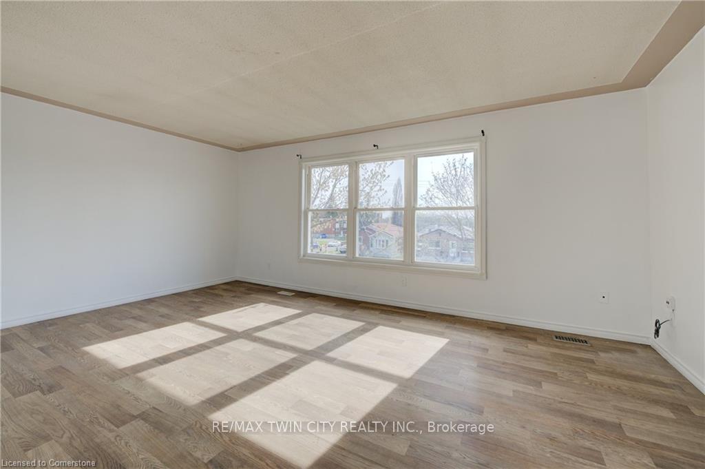 Photo 3 of 486 Highland Road E, Kitchener, Southdale — HOMEH