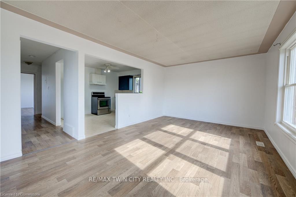 Photo 4 of 486 Highland Road E, Kitchener, Southdale — HOMEH
