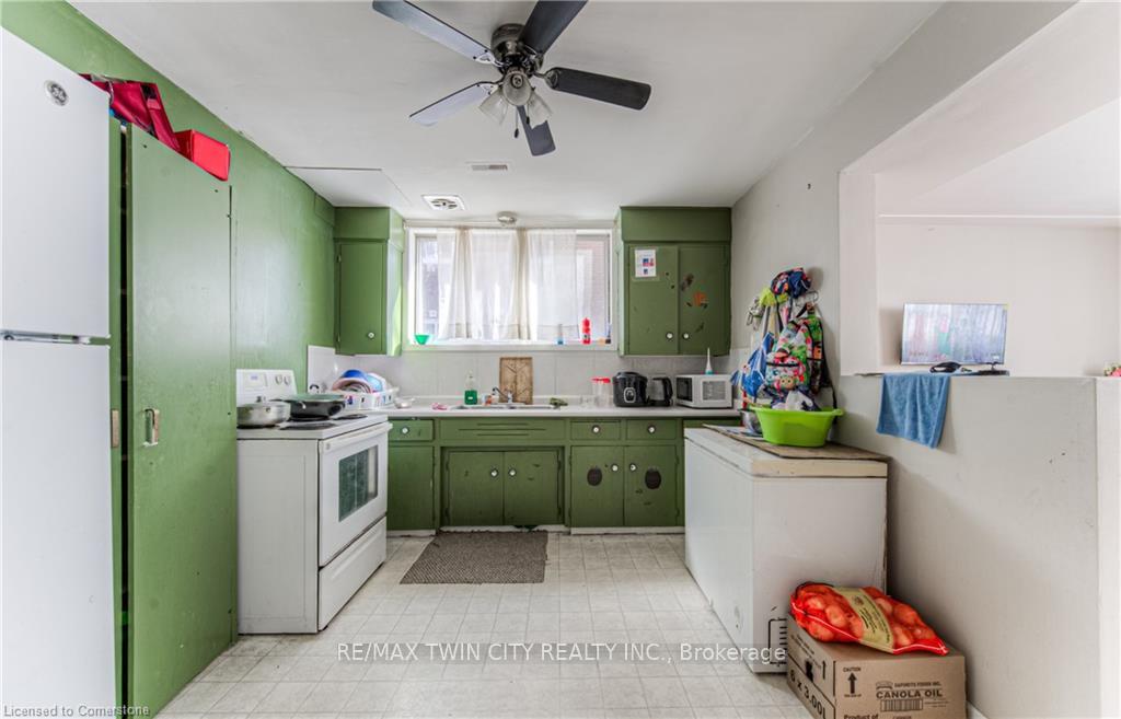 Photo 18 of 486 Highland Road E, Kitchener, Southdale — HOMEH