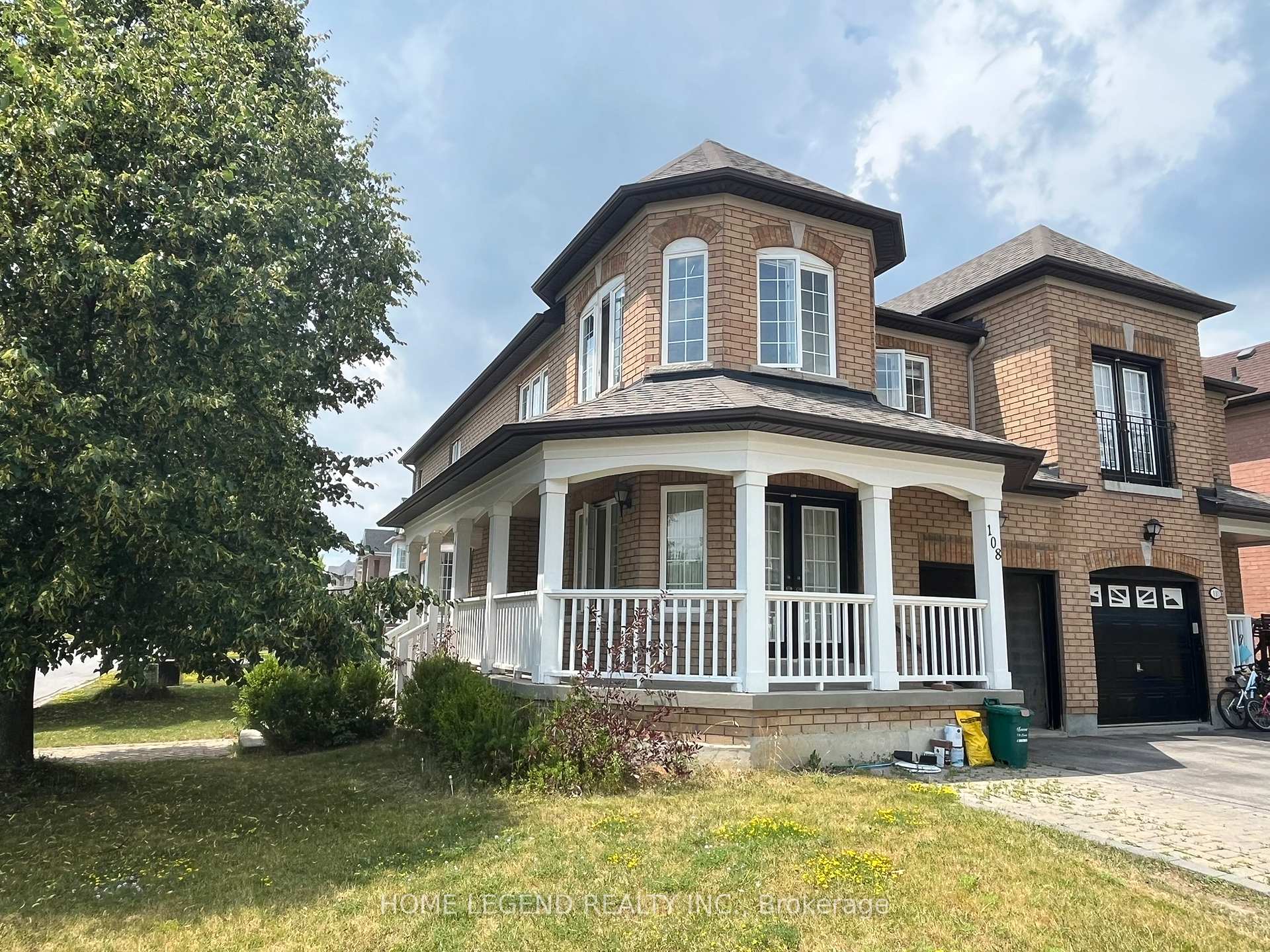Photo 4 of 108 Viscount Drive, Markham, Berczy — HOMEH