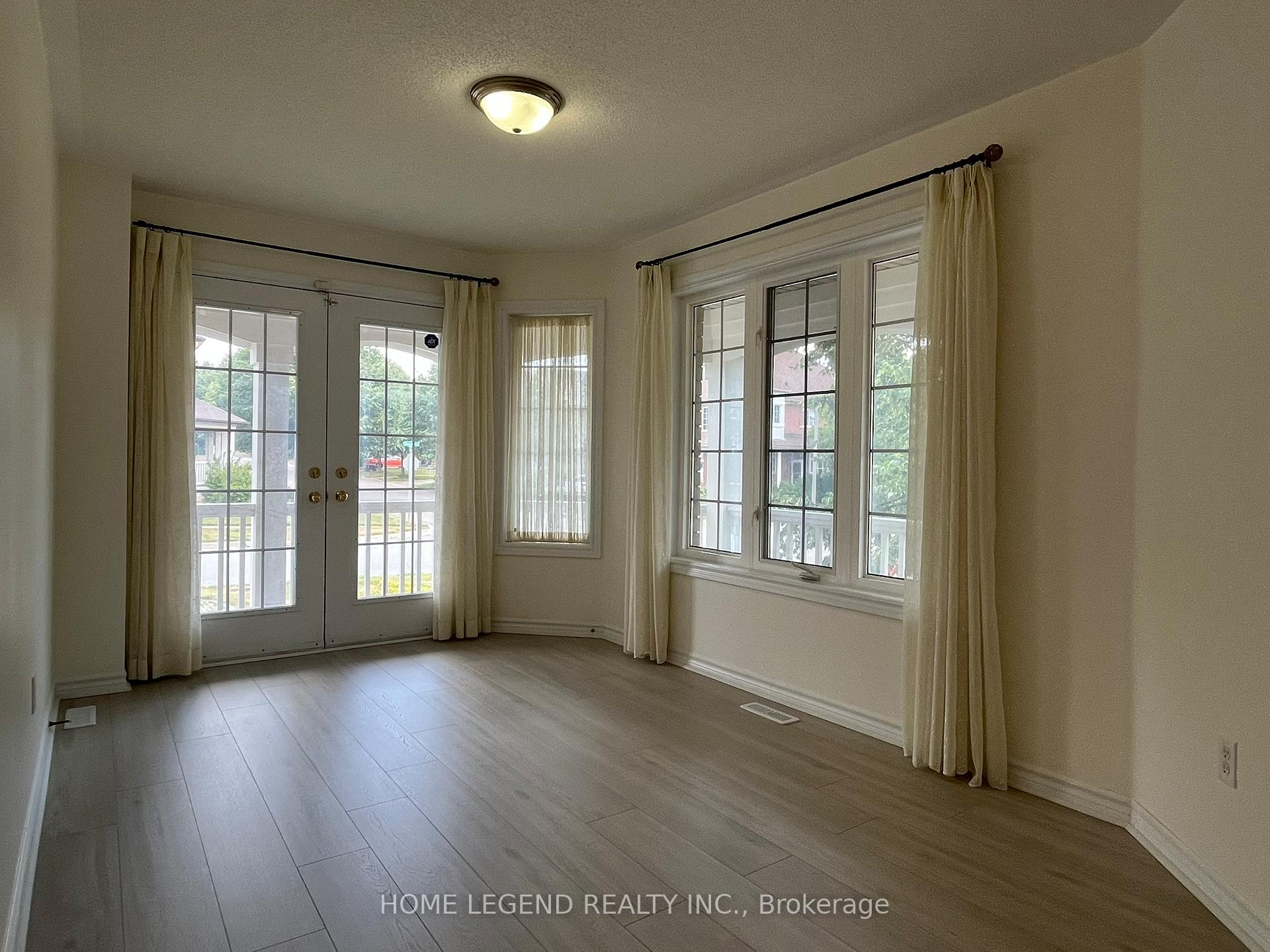 Photo 6 of 108 Viscount Drive, Markham, Berczy — HOMEH