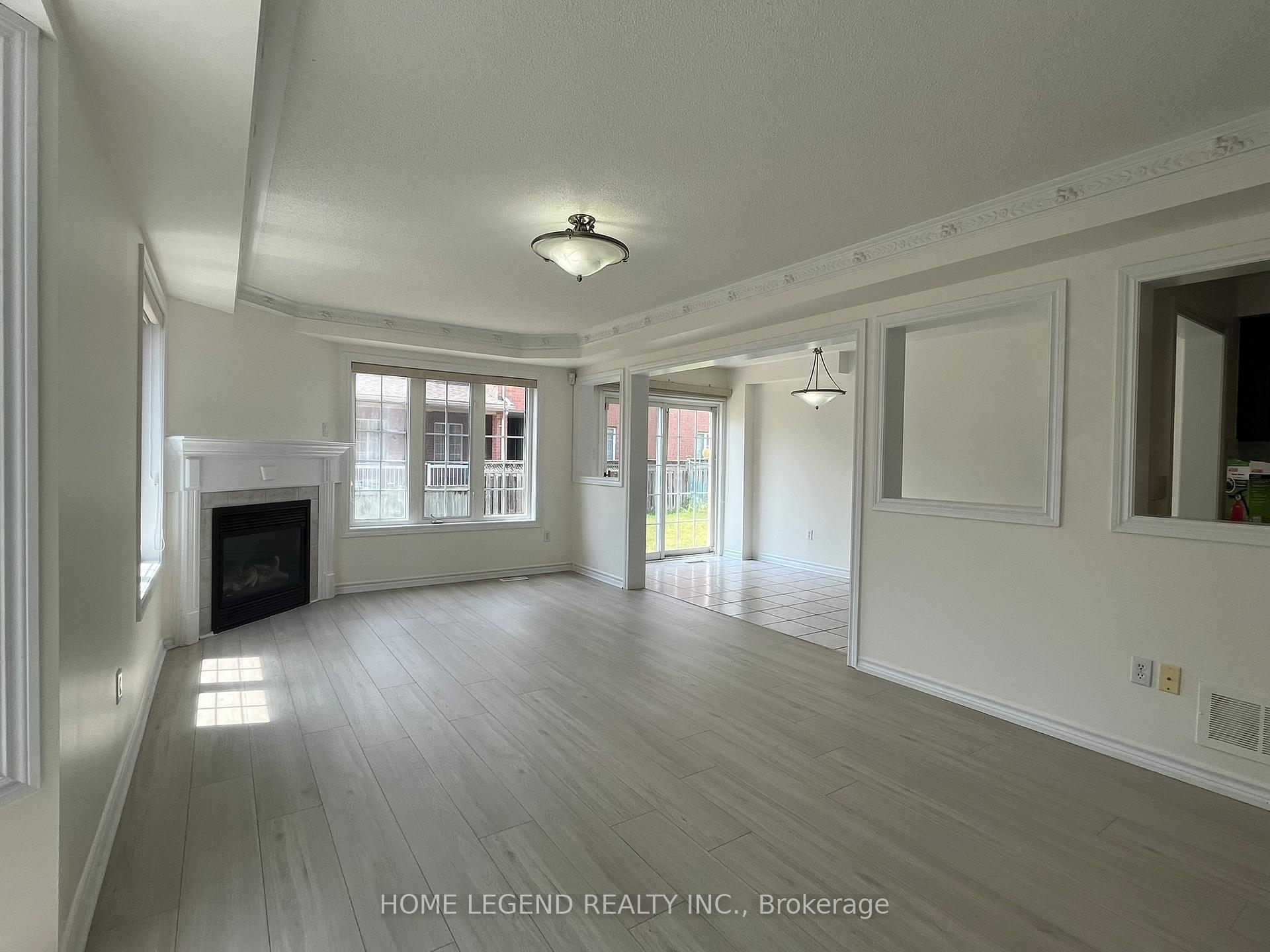Photo 7 of 108 Viscount Drive, Markham, Berczy — HOMEH