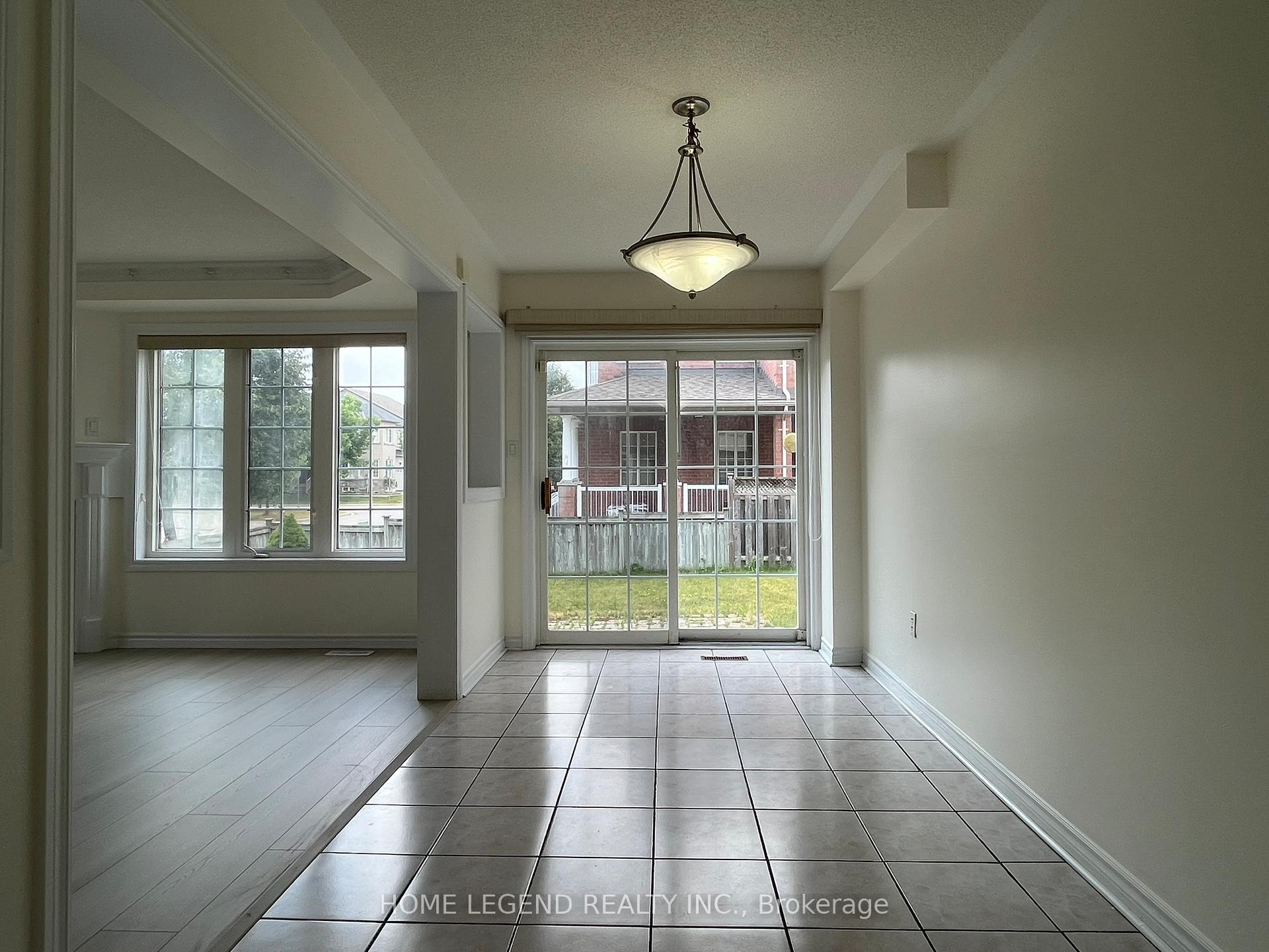 Photo 9 of 108 Viscount Drive, Markham, Berczy — HOMEH