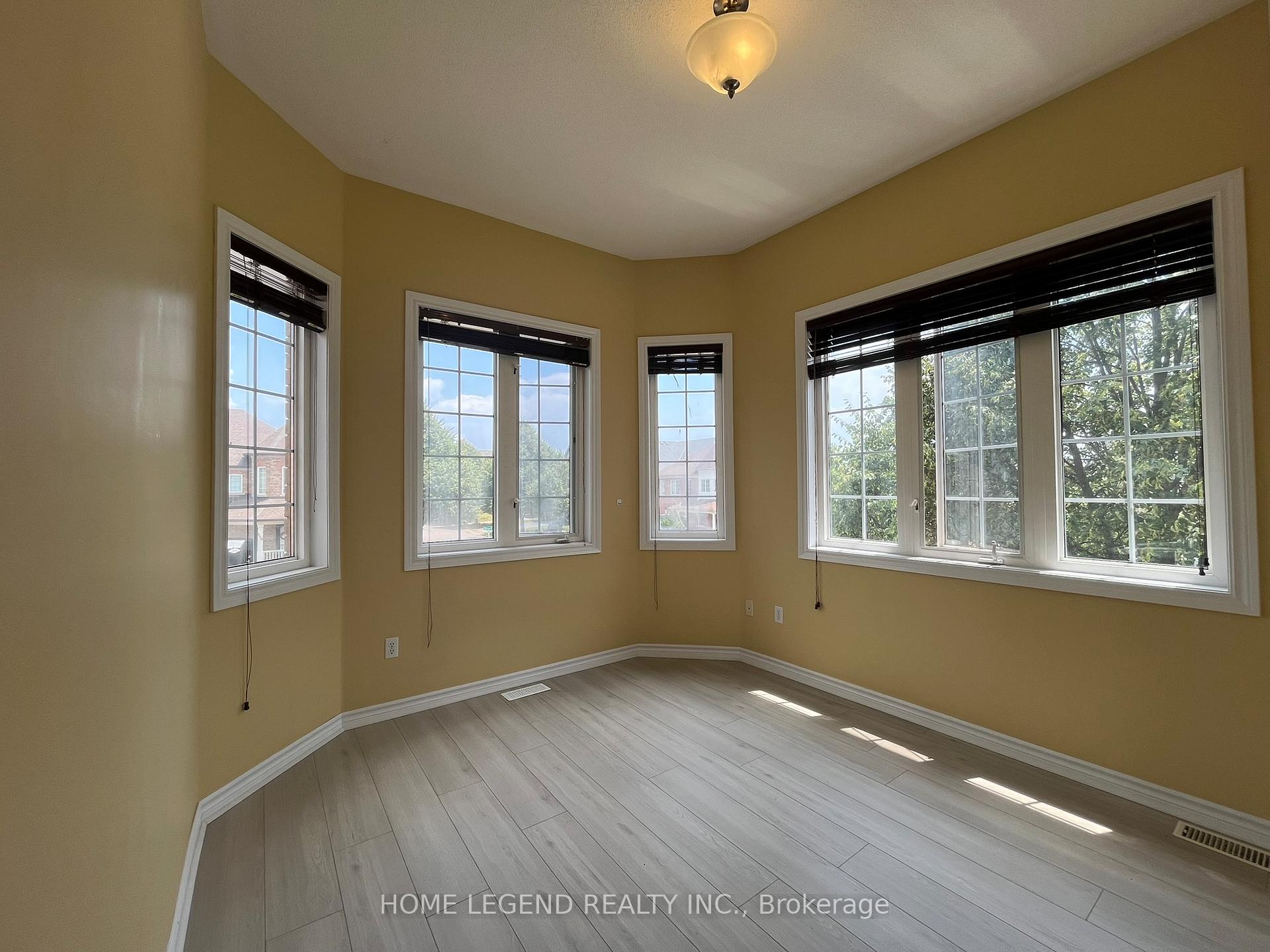 Photo 15 of 108 Viscount Drive, Markham, Berczy — HOMEH