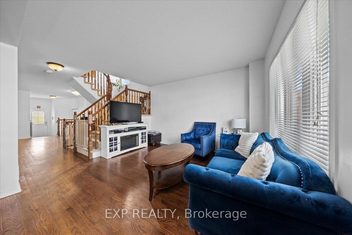 Photo 10 of 254 Arrita Street, Ottawa, Kanata - Emerald Meadows/Trailwest — HOMEH