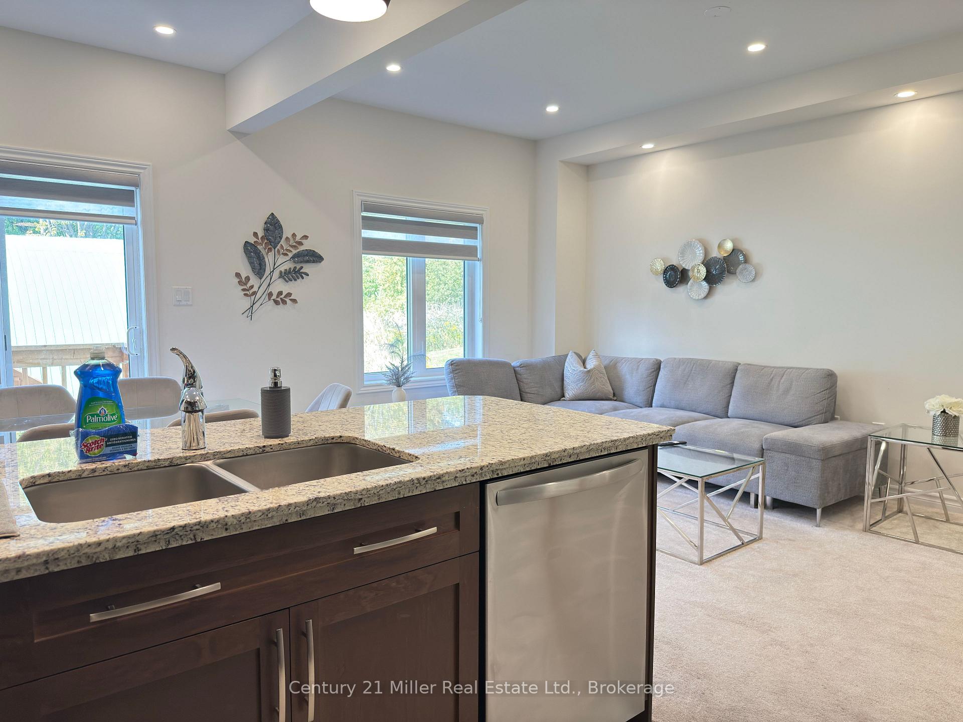 Photo 8 of Unit 70, 305 Garner Road West, Hamilton, Ancaster — HOMEH