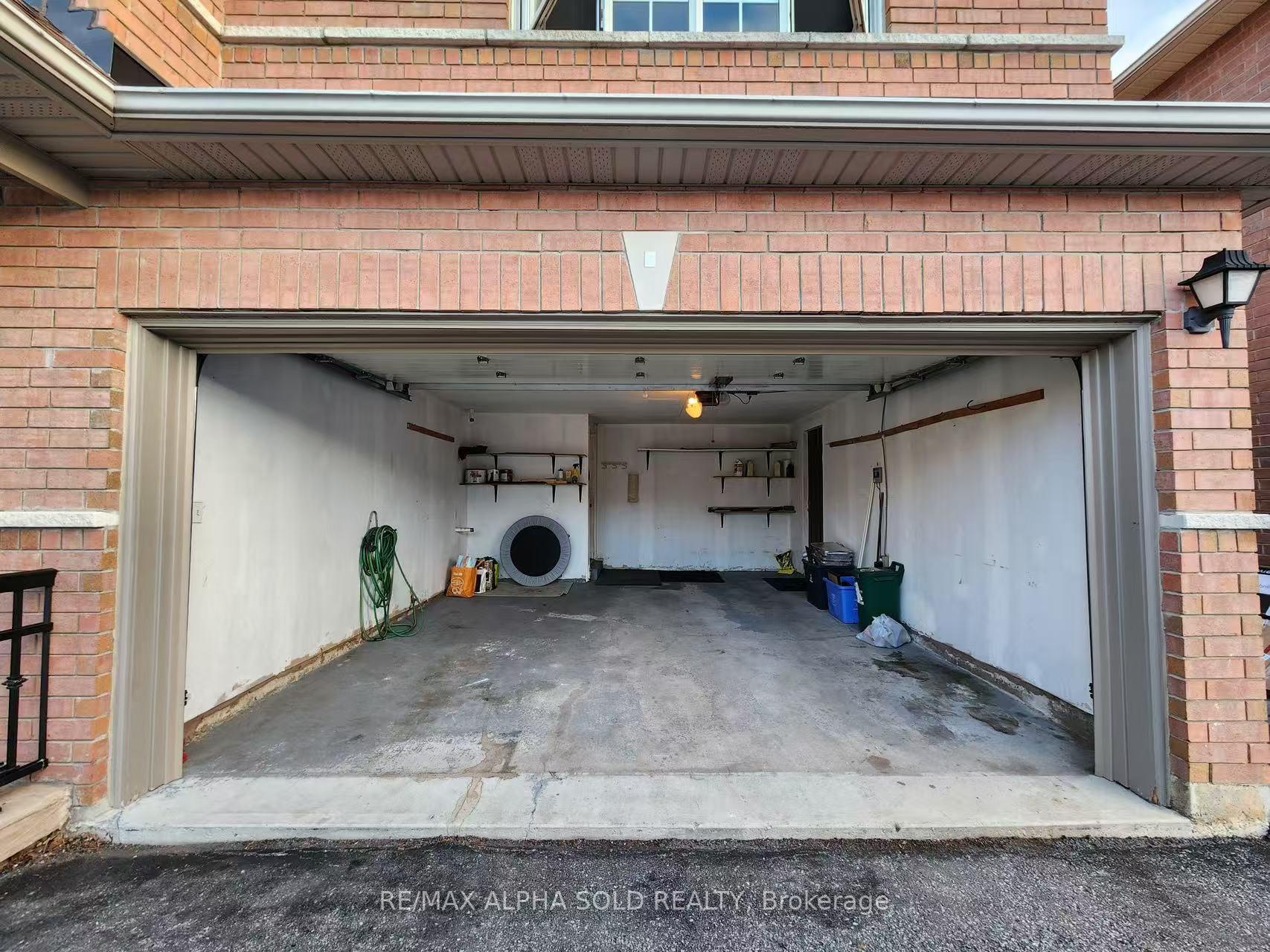 Photo 3 of 77 Westchester Crescent, Markham, Berczy — HOMEH