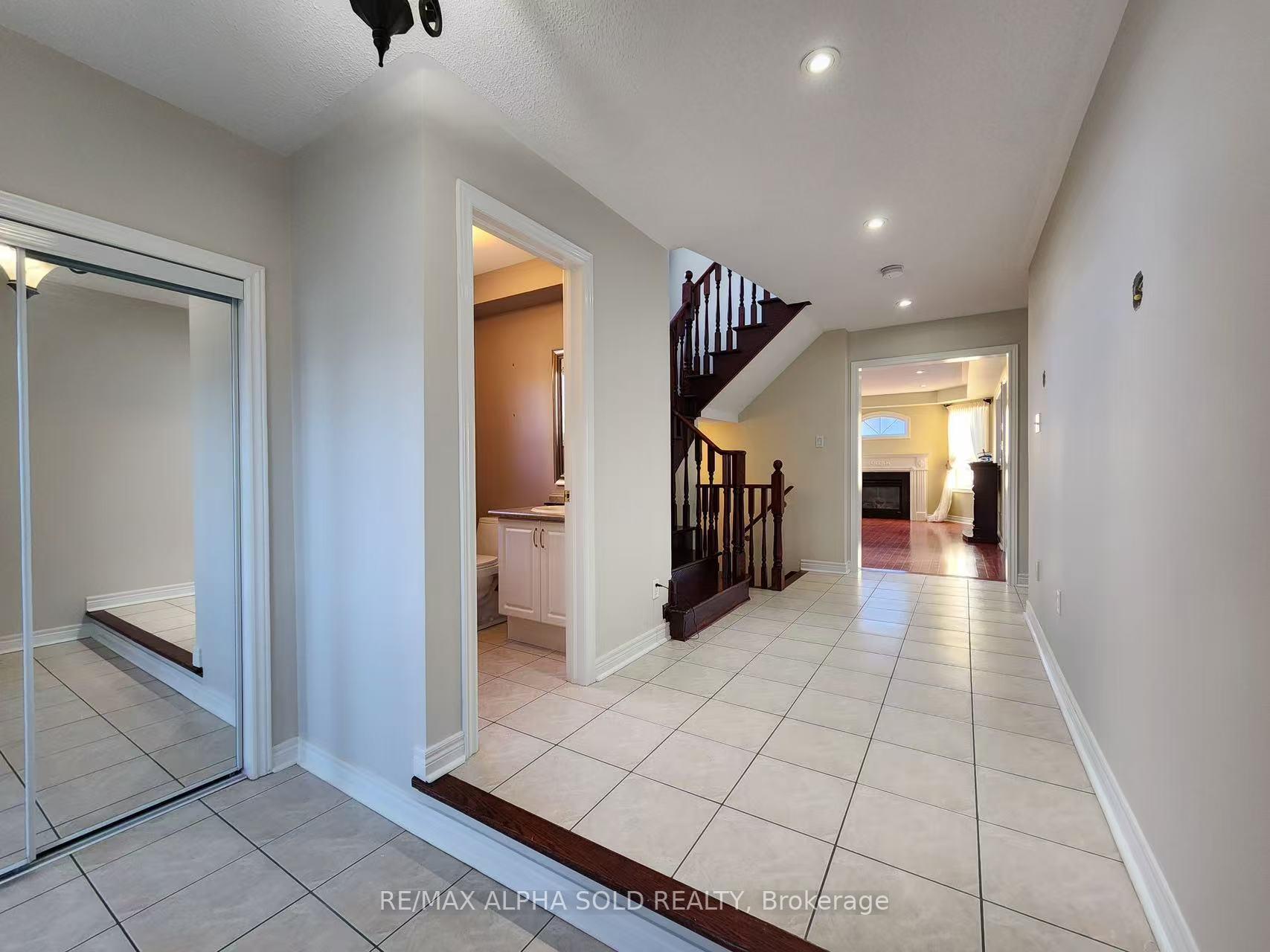 Photo 5 of 77 Westchester Crescent, Markham, Berczy — HOMEH