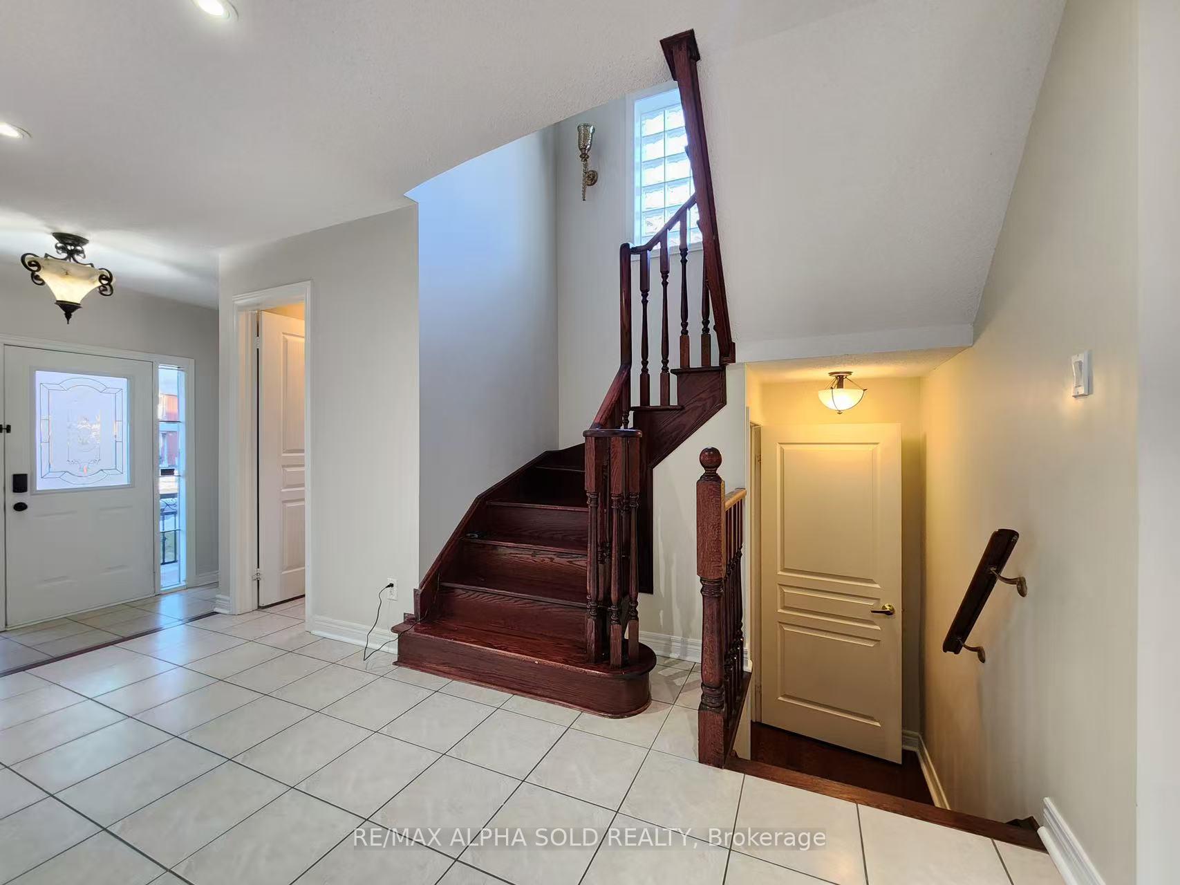 Photo 6 of 77 Westchester Crescent, Markham, Berczy — HOMEH