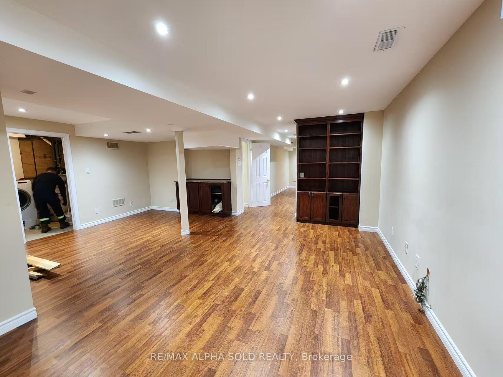 Photo 10 of 77 Westchester Crescent, Markham, Berczy — HOMEH