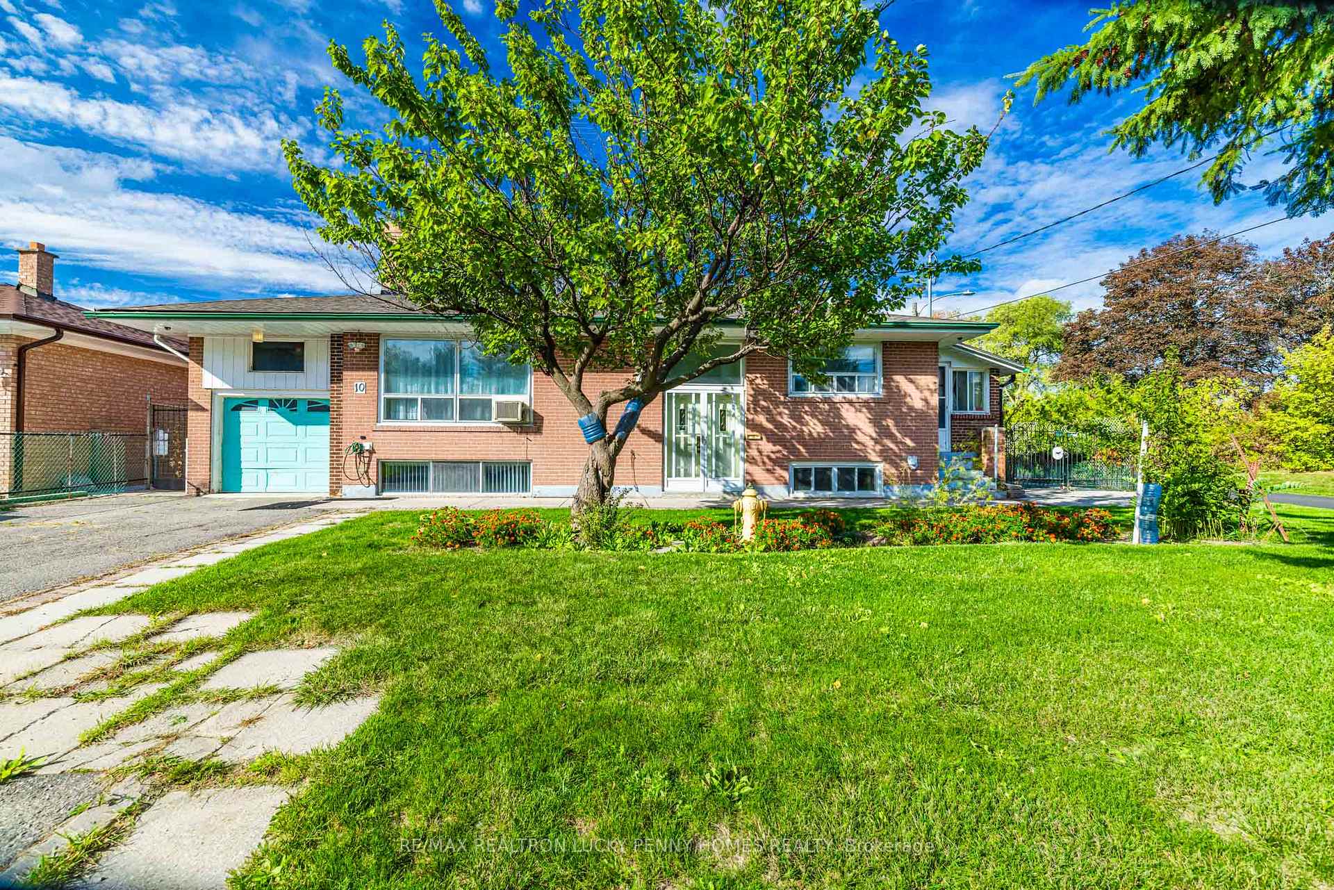 Photo 2 of 10 Abercorn Road, Markham, Bullock — HOMEH