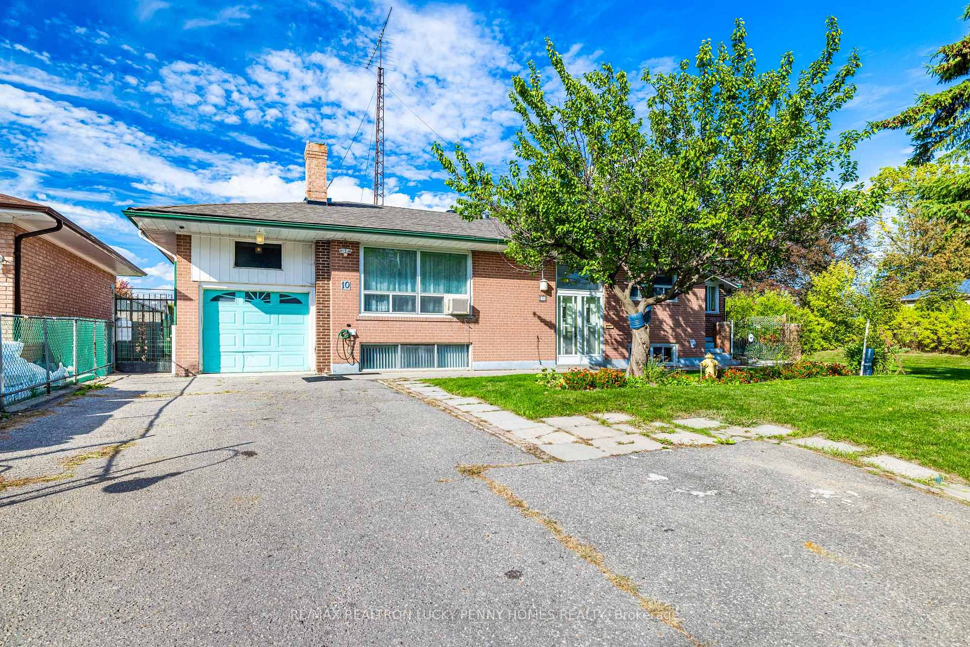Photo 3 of 10 Abercorn Road, Markham, Bullock — HOMEH
