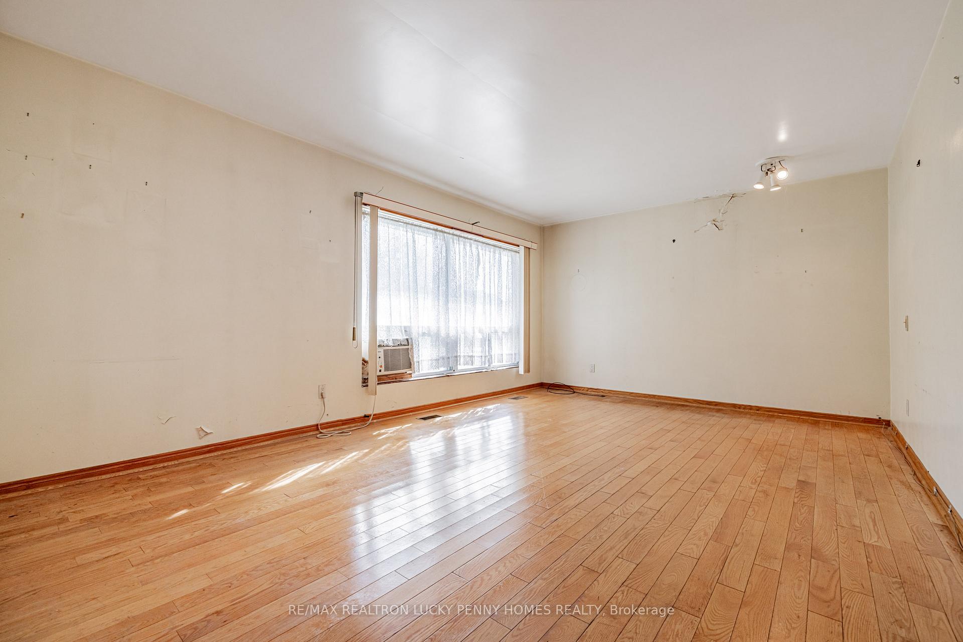 Photo 7 of 10 Abercorn Road, Markham, Bullock — HOMEH