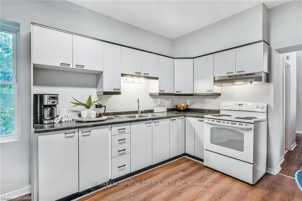 Photo 10 of 118 Queen Street S, Hamilton, Kirkendall — HOMEH