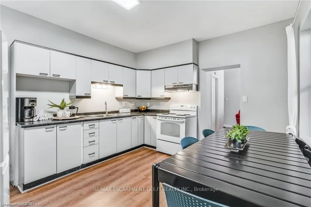 Photo 11 of 118 Queen Street S, Hamilton, Kirkendall — HOMEH
