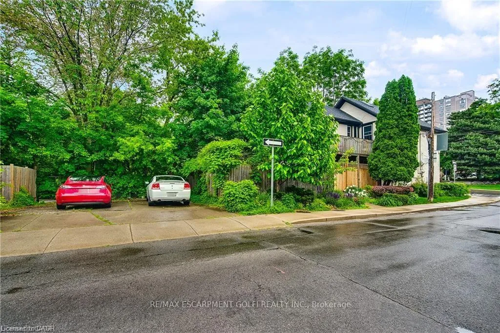 Photo 15 of 118 Queen Street S, Hamilton, Kirkendall — HOMEH