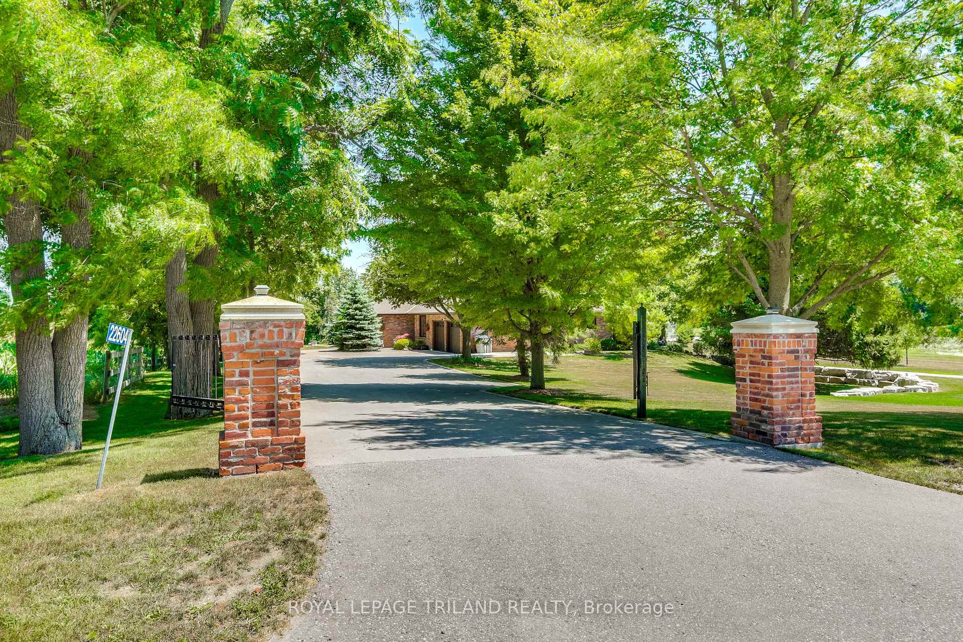 Photo 3 of 22604 Vanneck Road, Middlesex Centre, Ilderton — HOMEH