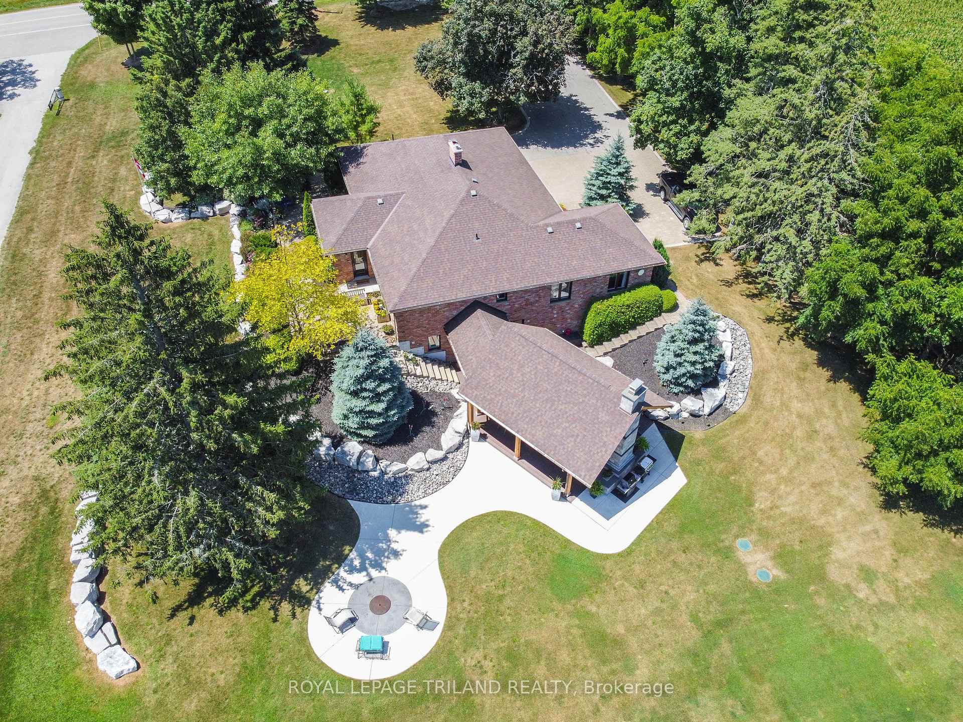 Photo 5 of 22604 Vanneck Road, Middlesex Centre, Ilderton — HOMEH