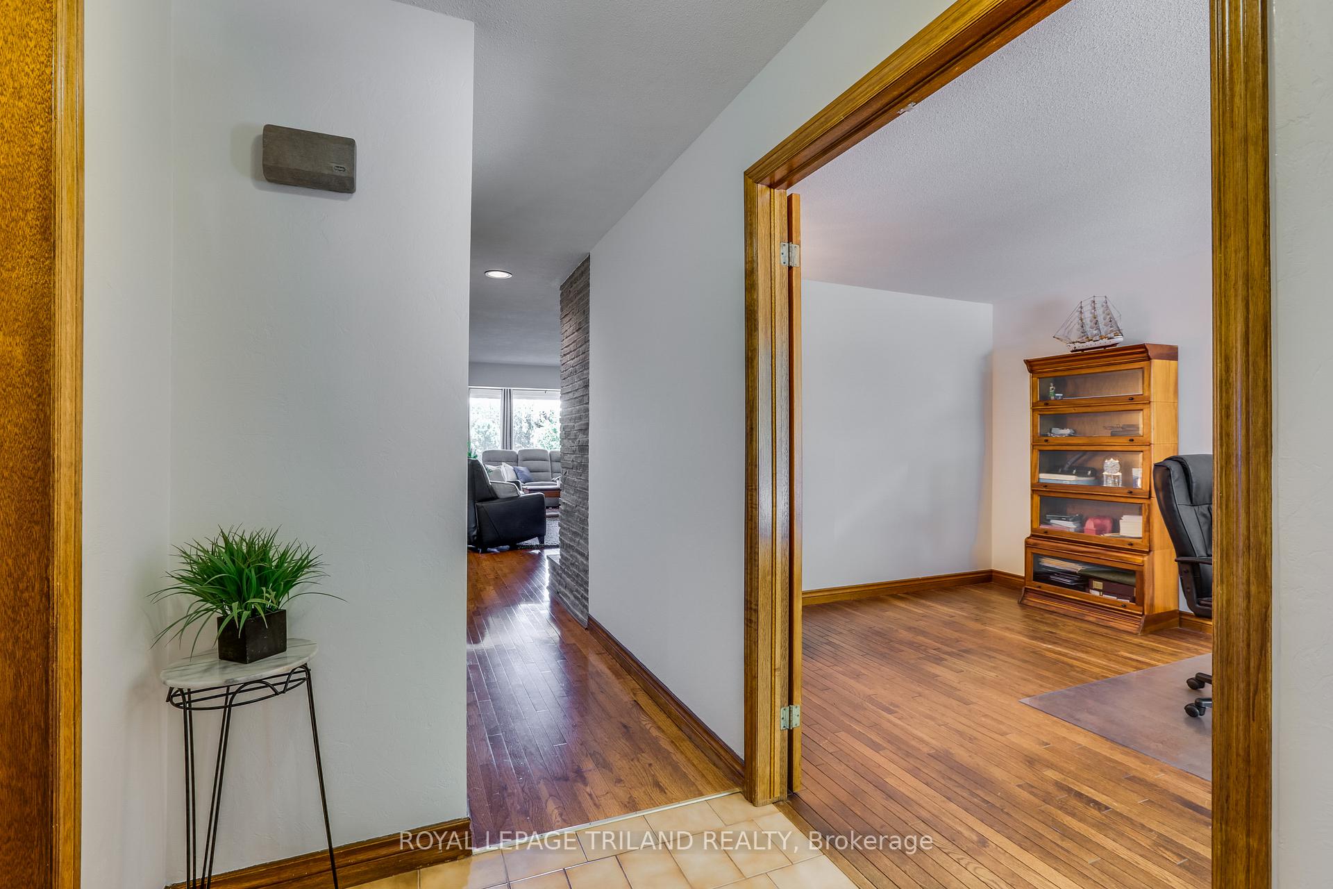 Photo 12 of 22604 Vanneck Road, Middlesex Centre, Ilderton — HOMEH