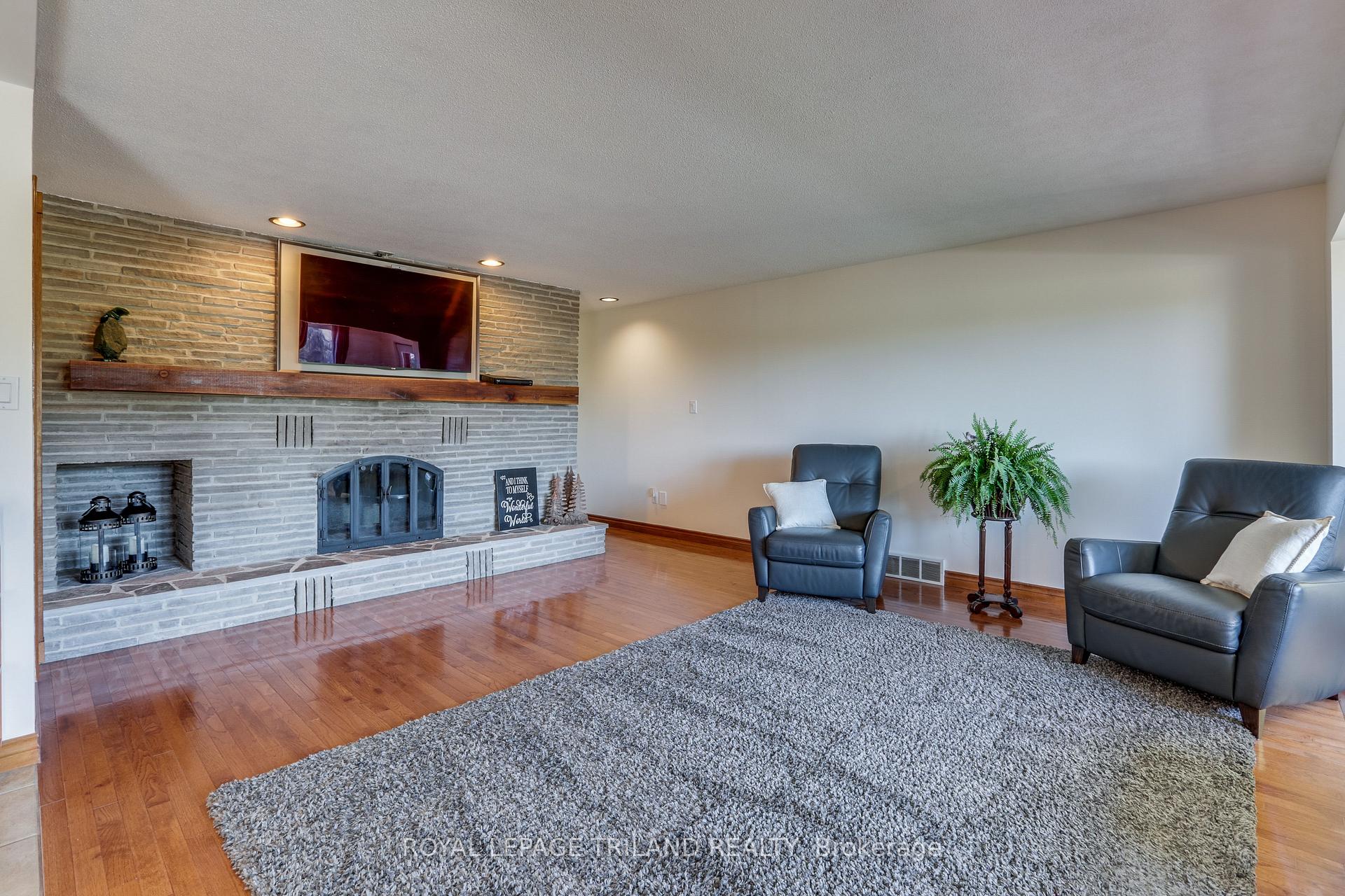 Photo 16 of 22604 Vanneck Road, Middlesex Centre, Ilderton — HOMEH