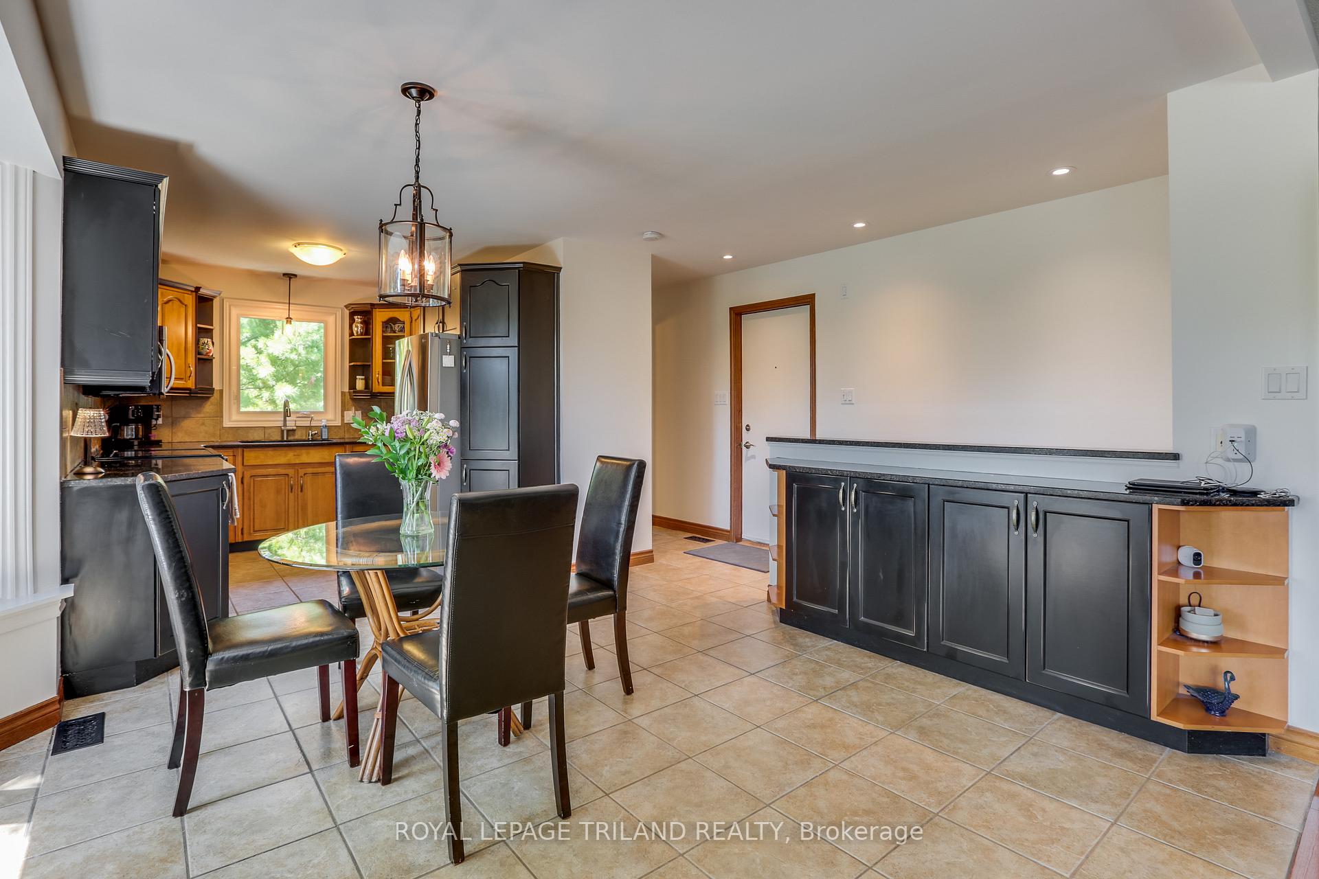 Photo 18 of 22604 Vanneck Road, Middlesex Centre, Ilderton — HOMEH