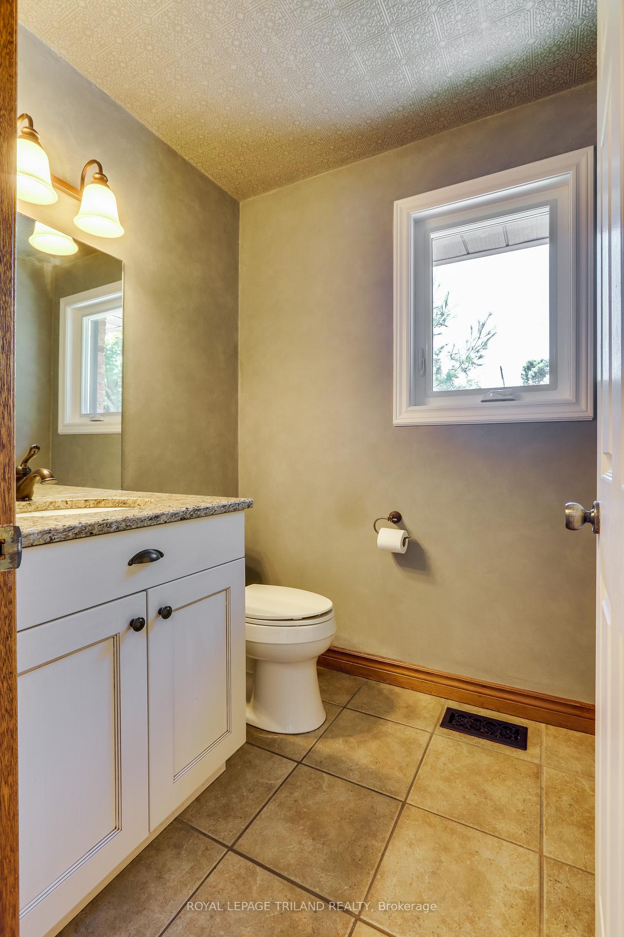 Photo 20 of 22604 Vanneck Road, Middlesex Centre, Ilderton — HOMEH