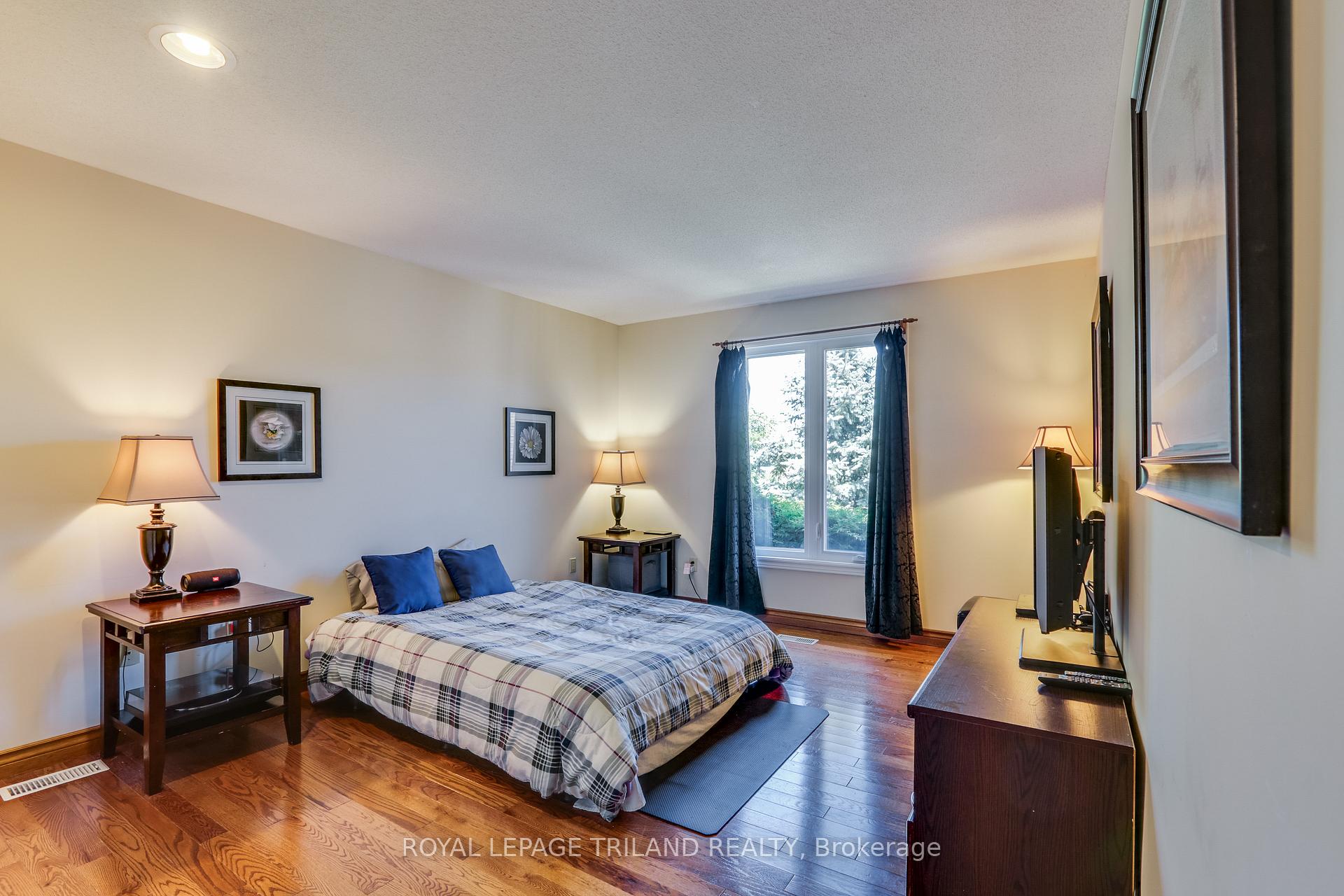 Photo 23 of 22604 Vanneck Road, Middlesex Centre, Ilderton — HOMEH