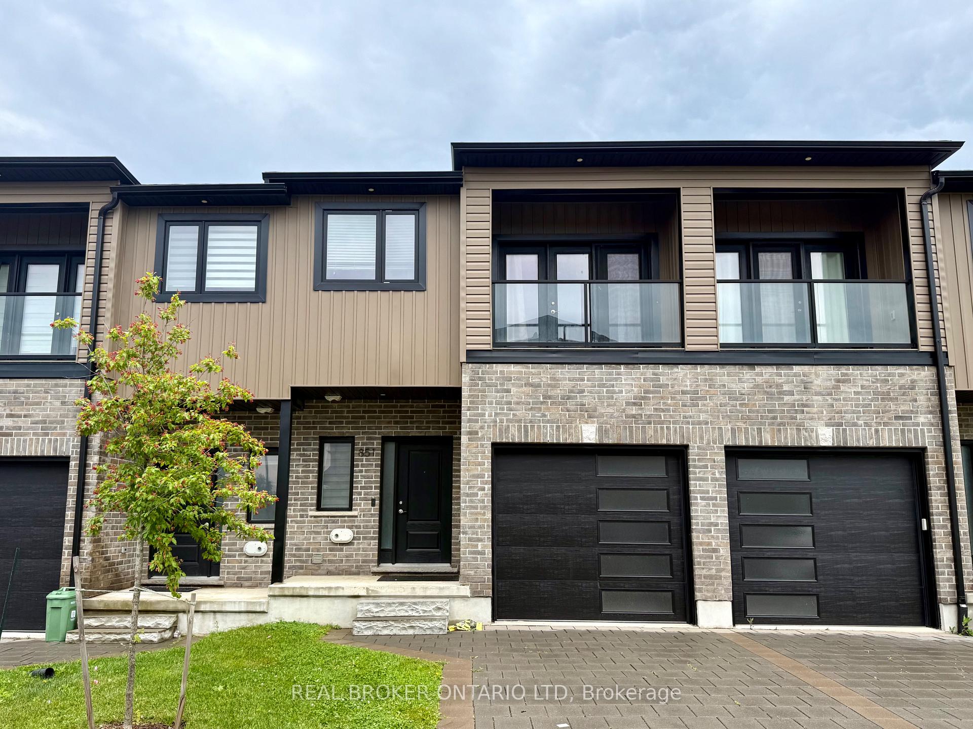 Front of 851 Sarnia Road