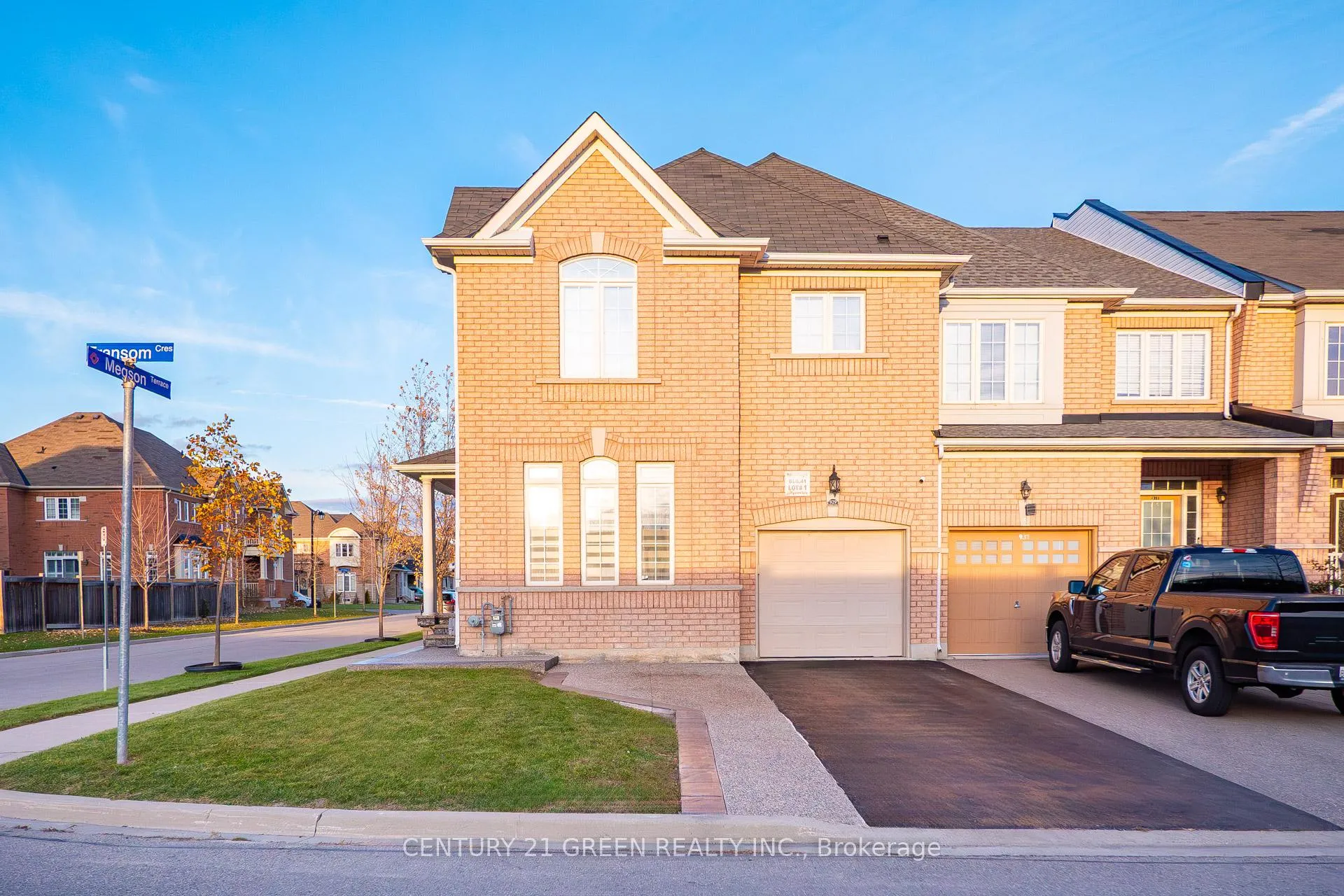 Photo 1 of 929 Transom Crescent, Milton, Willmott — HOMEH