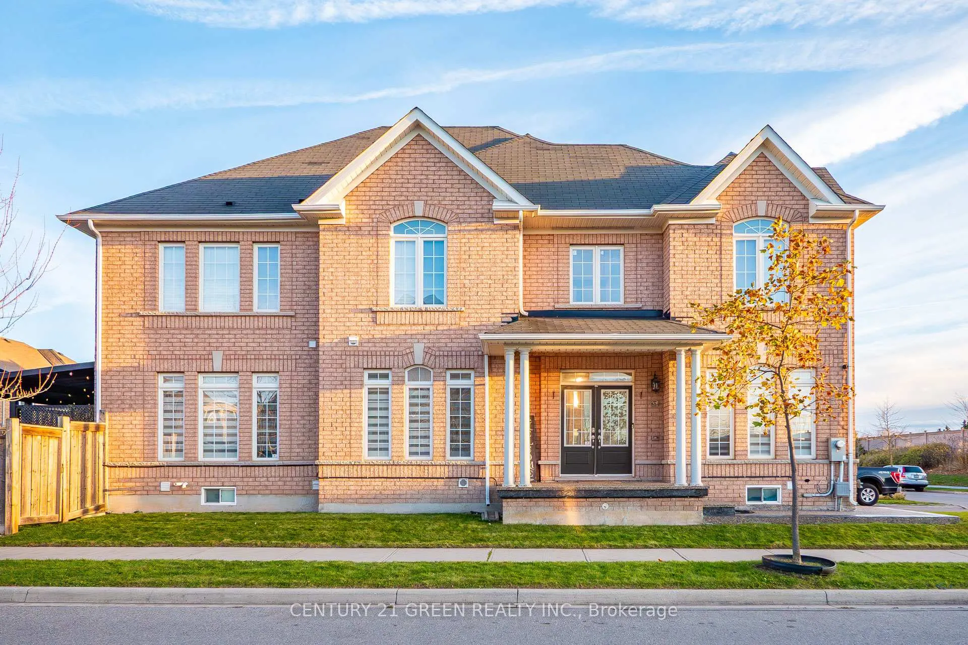 Photo 2 of 929 Transom Crescent, Milton, Willmott — HOMEH