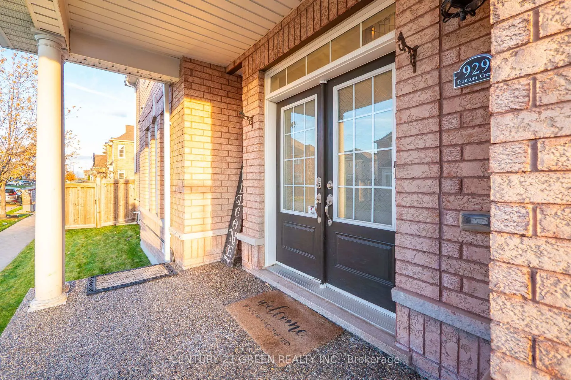 Photo 3 of 929 Transom Crescent, Milton, Willmott — HOMEH