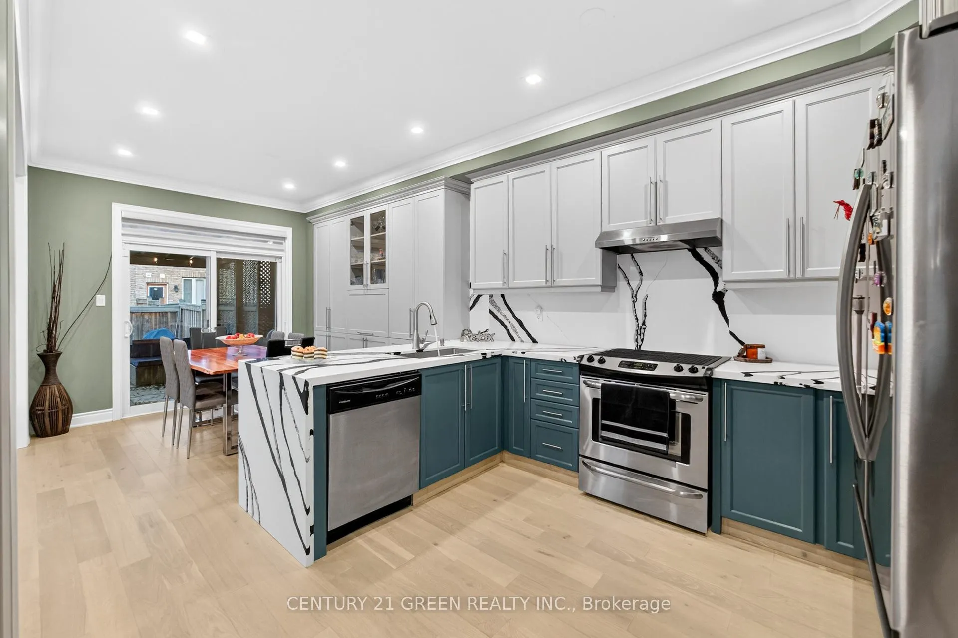 Photo 10 of 929 Transom Crescent, Milton, Willmott — HOMEH