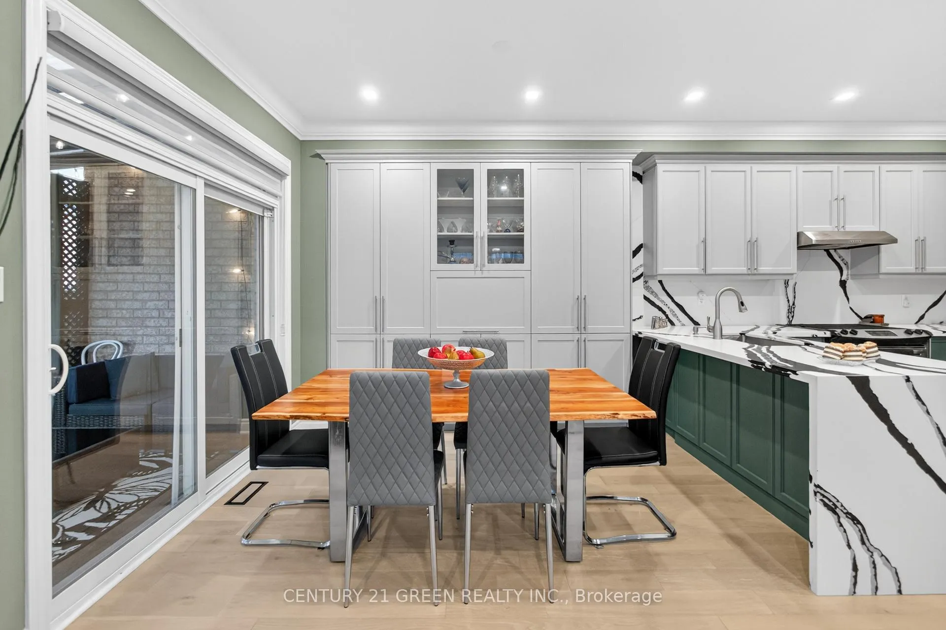 Photo 14 of 929 Transom Crescent, Milton, Willmott — HOMEH