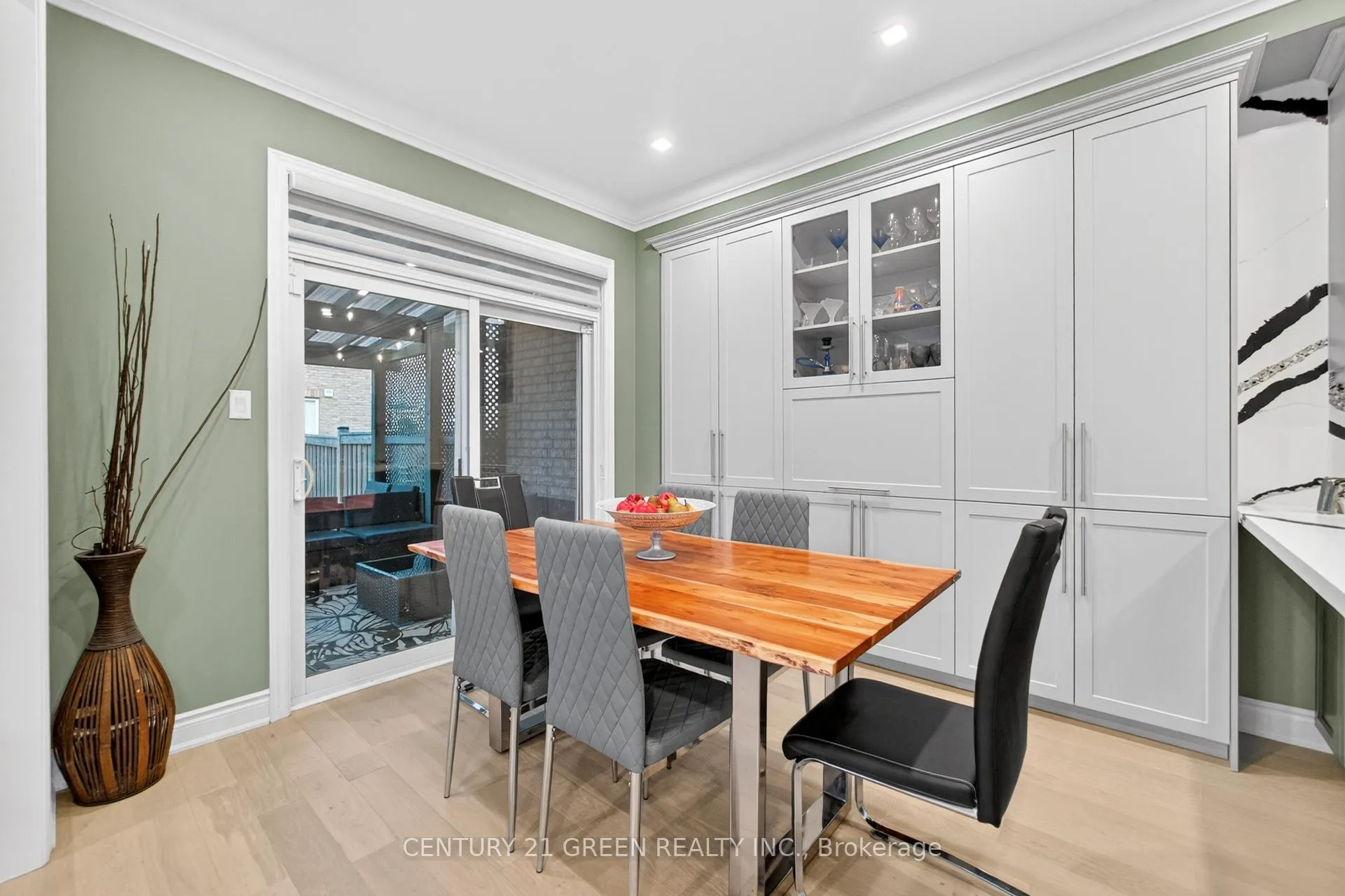 Photo 15 of 929 Transom Crescent, Milton, Willmott — HOMEH