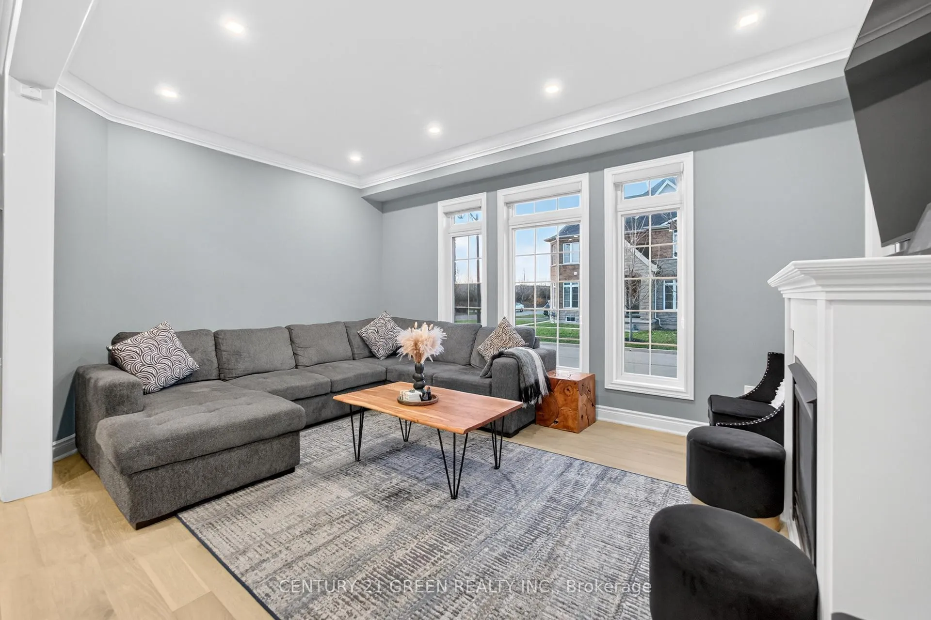 Photo 17 of 929 Transom Crescent, Milton, Willmott — HOMEH