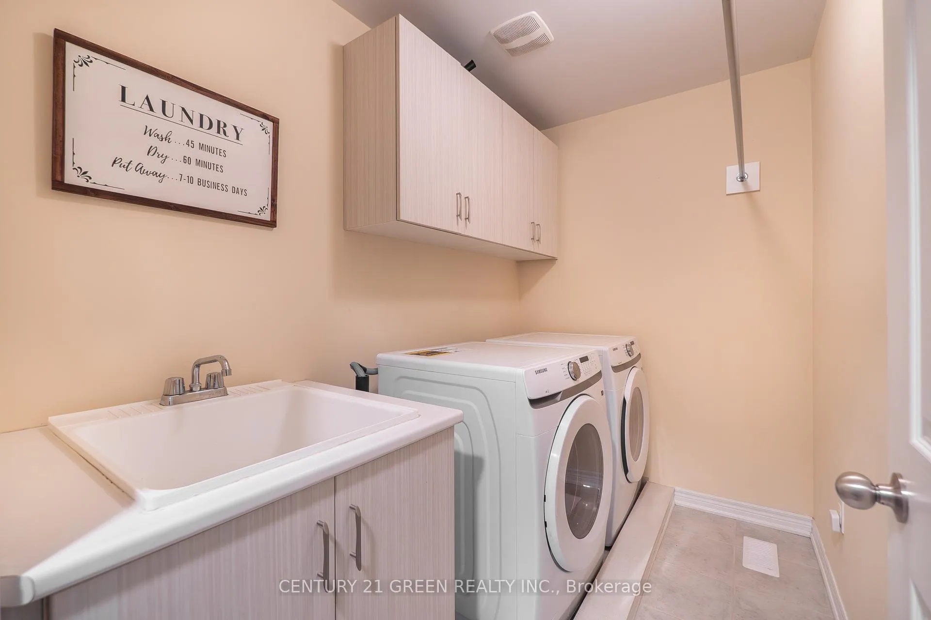 Photo 32 of 929 Transom Crescent, Milton, Willmott — HOMEH