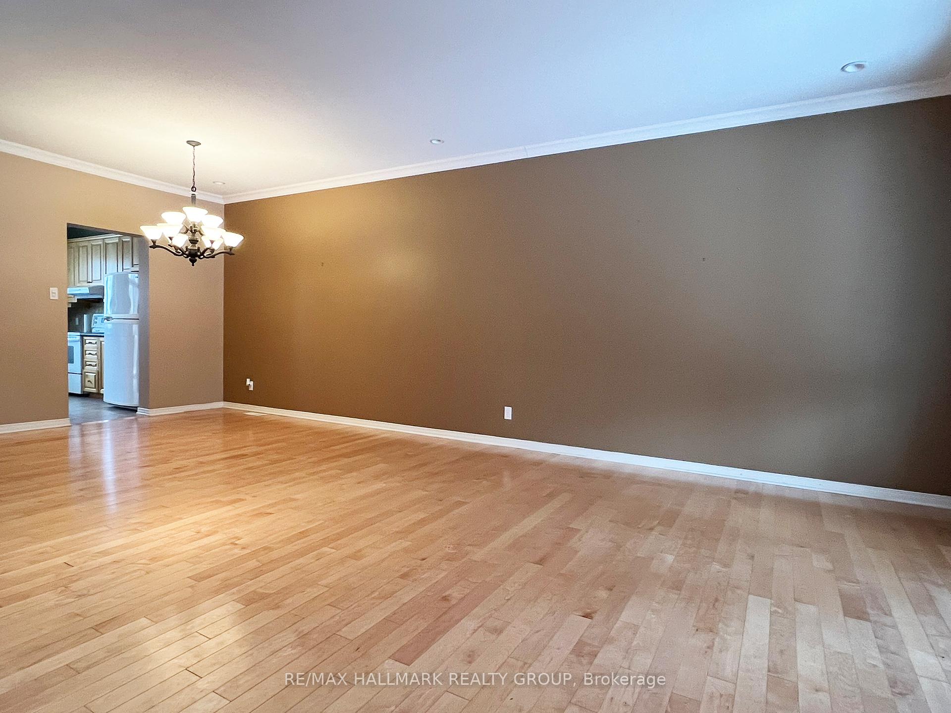Photo 2 of 325 Edgemoore Crescent, Ottawa, Kanata - Morgan's Grant/South March — HOMEH