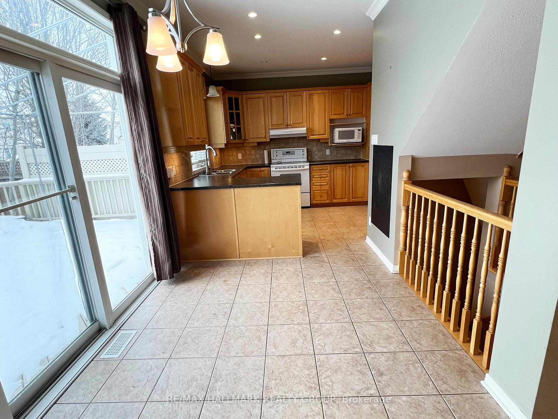 Photo 6 of 325 Edgemoore Crescent, Ottawa, Kanata - Morgan's Grant/South March — HOMEH