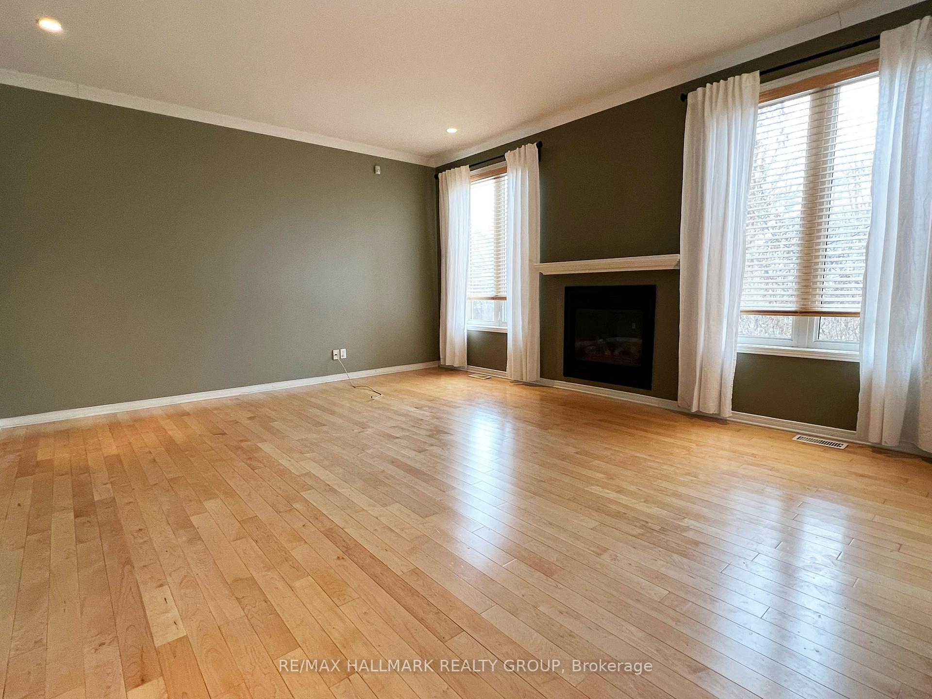 Photo 7 of 325 Edgemoore Crescent, Ottawa, Kanata - Morgan's Grant/South March — HOMEH